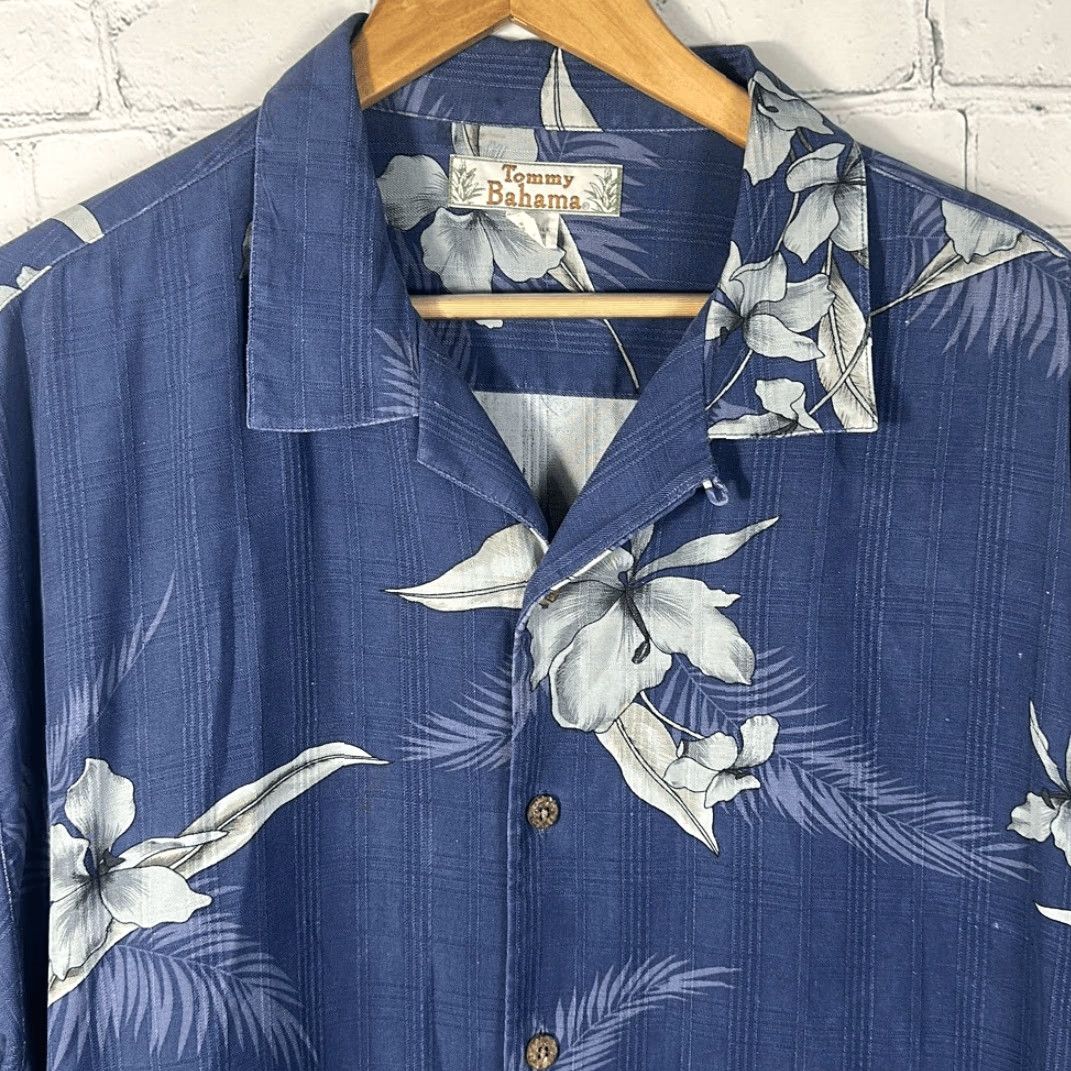 Tommy Bahama VINTAGE Tommy Bahama Silk Floral Hawaiian Shirt Short Sleeve Shirt XL Blue Silk Floral Hawaiian Theme Men JS? Size US XL / EU 56 / 4 - 2 Thumbnail