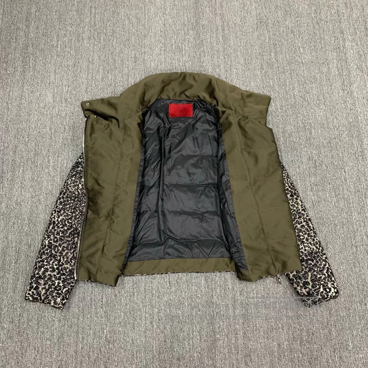 Moncler moncler leopard print down jacket. Size S / US 4 / IT 40 - 6 Thumbnail