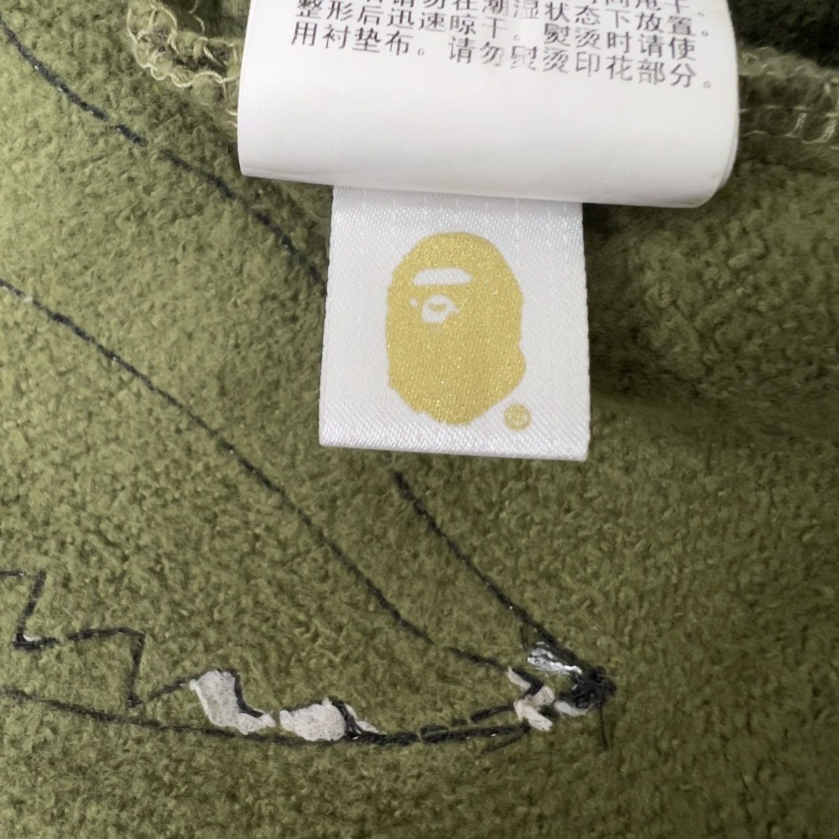 Bape Bape Shark Hoodie With Removable Patches Size L Size US L / EU 52-54 / 3 - 14 Thumbnail