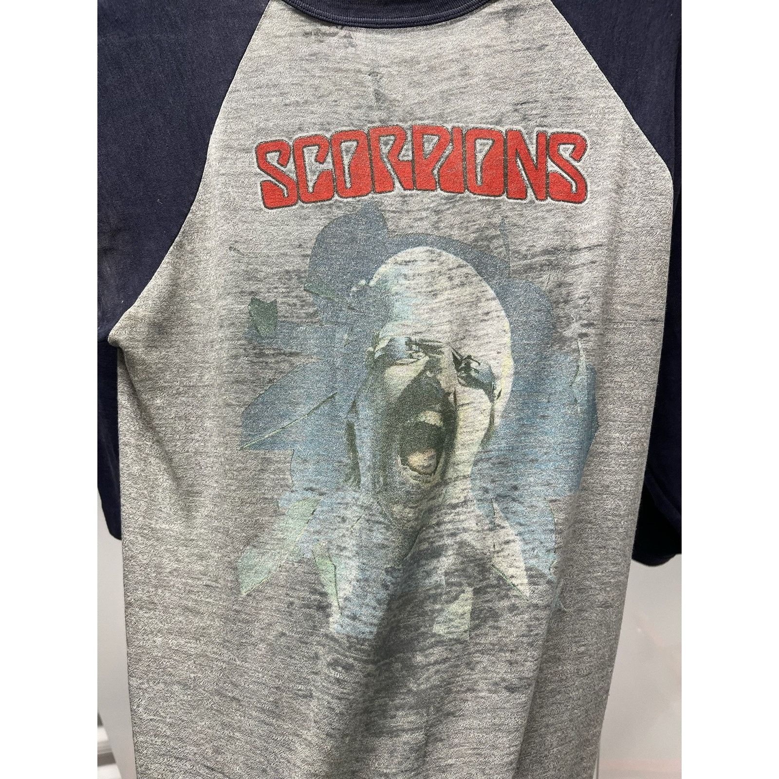 Vintage Vintage 1982 Scorpions Blackout Tour Raglan Shirt PAPER THIN Size US M / EU 48-50 / 2 - 3 Thumbnail