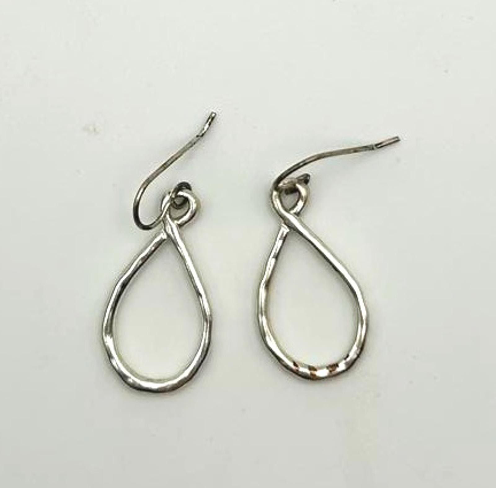 Elie Tahari Vintage Silver Tone Teardrop Earrings – Unisex Minimalist Size ONE SIZE - 1 Thumbnail