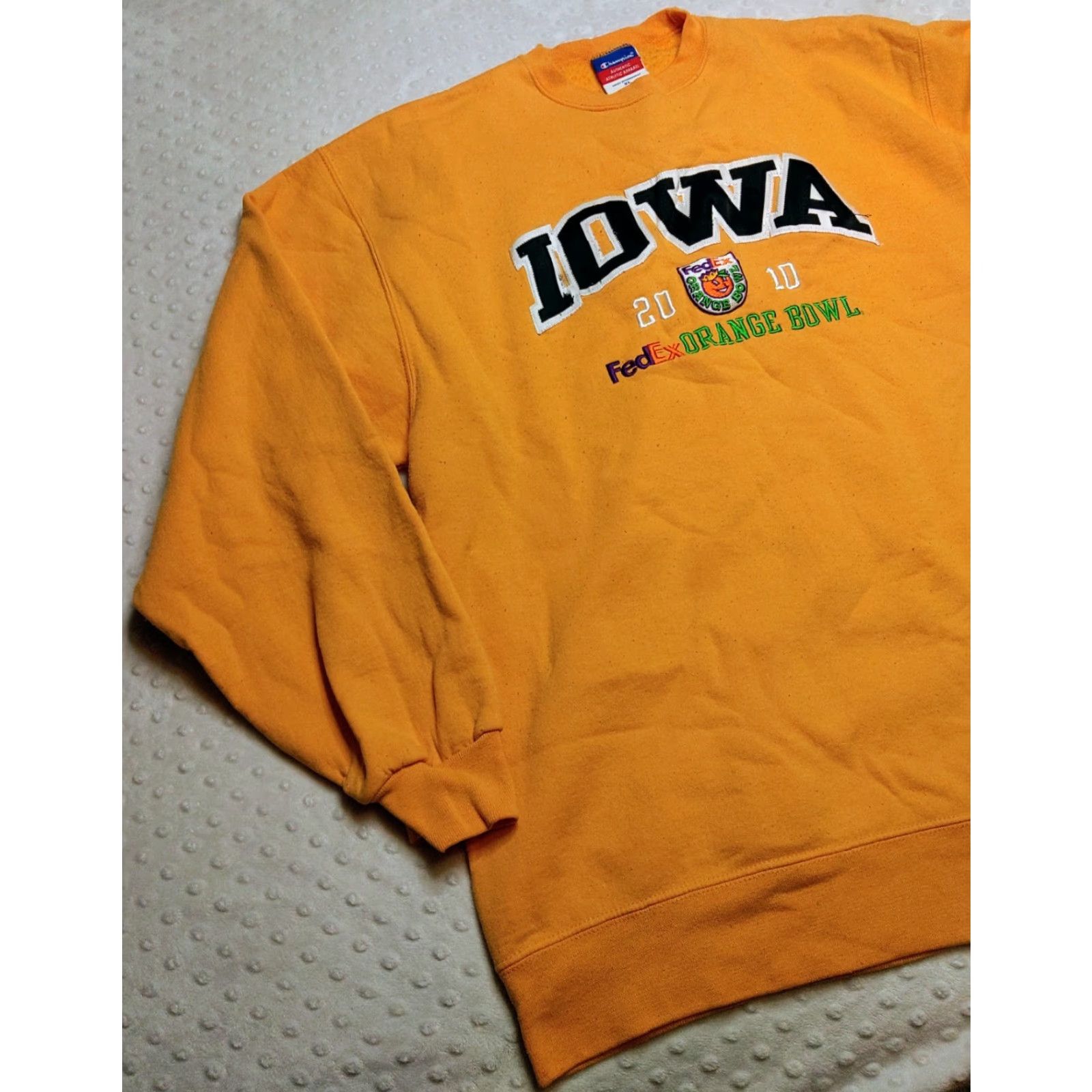 Champion VINTAGE Champion Sweatshirt XL Yellow Iowa Hawkeyes 2010 FedEx Orange Bowl Embroidered Logo Size US XL / EU 56 / 4 - 3 Thumbnail
