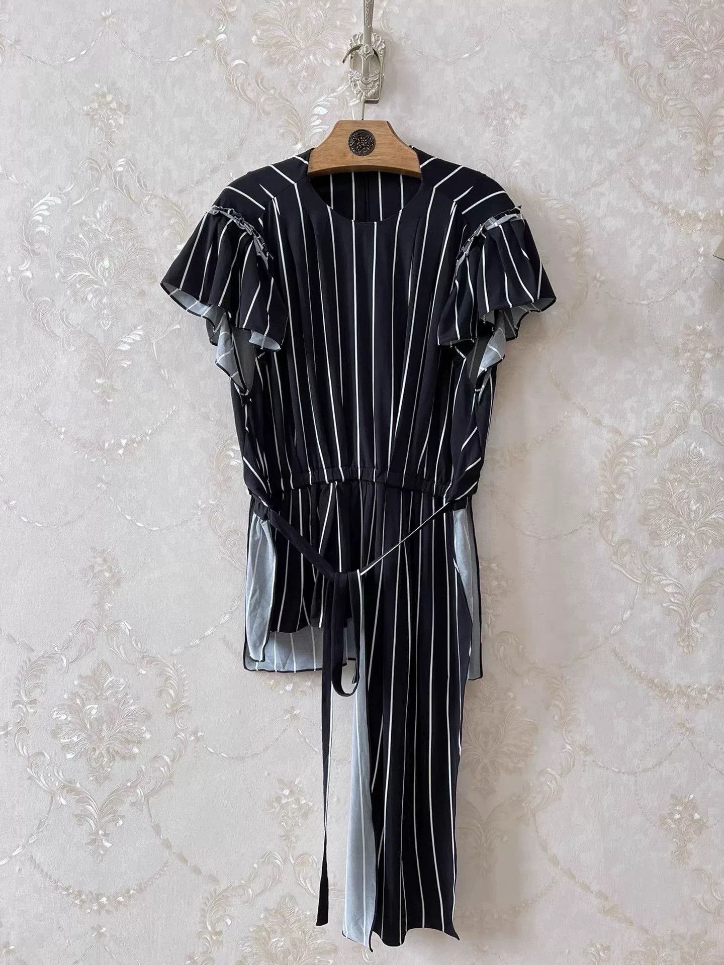 Balenciaga Balenciaga Irregular Top T-shirt Size M / US 6-8 / IT 42-44 - 1 Thumbnail