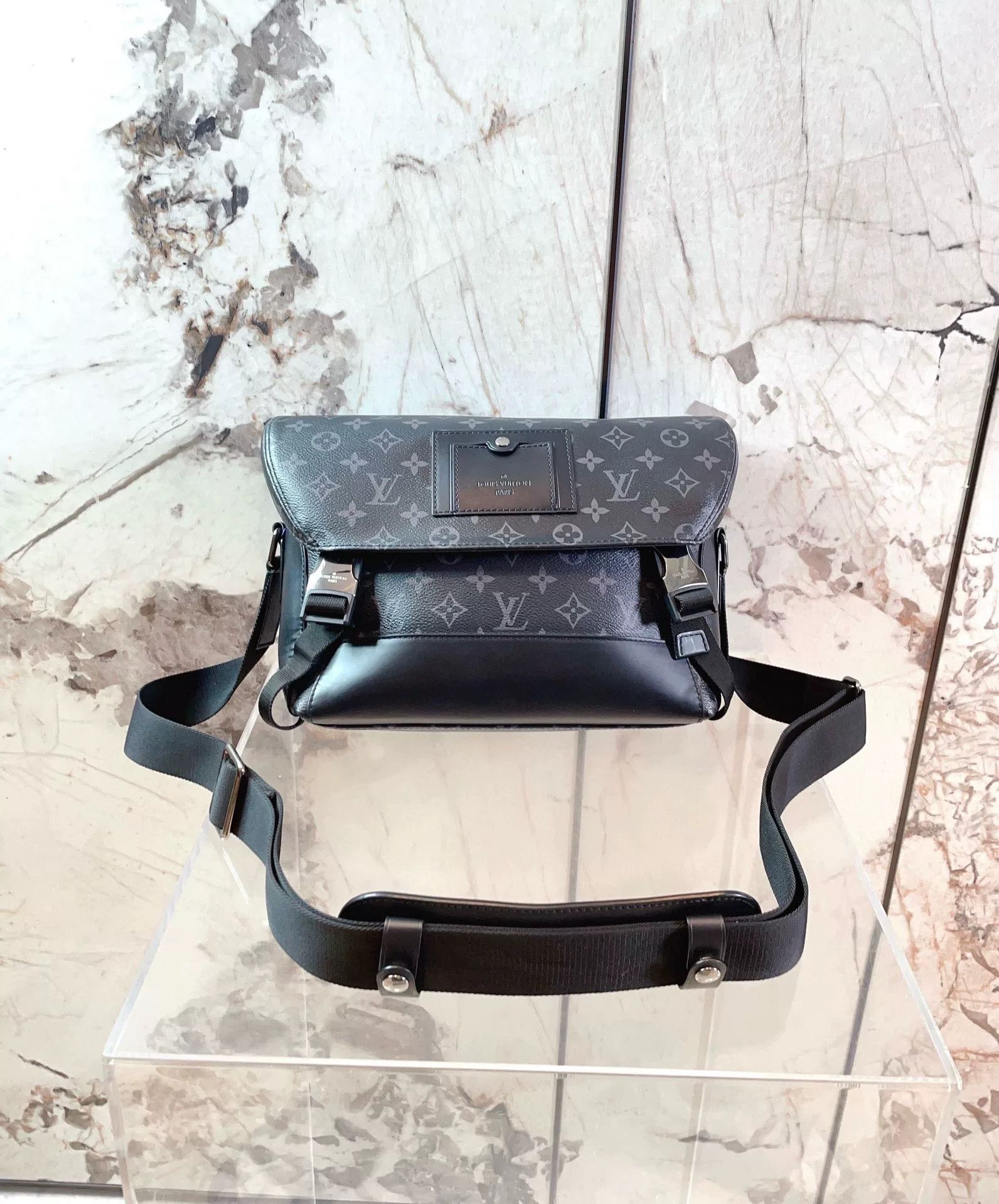 Louis Vuitton Pre-loved Bag Very good condition Size ONE SIZE - 1 Thumbnail