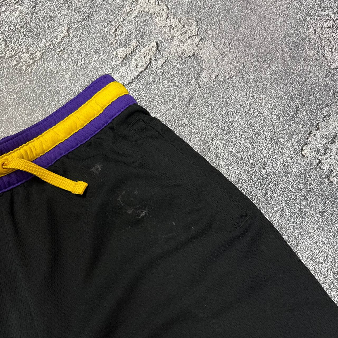 NBA Vintage Nike LA Lakers Basketball Shorts Size S Size US 30 / EU 46 - 2 Thumbnail