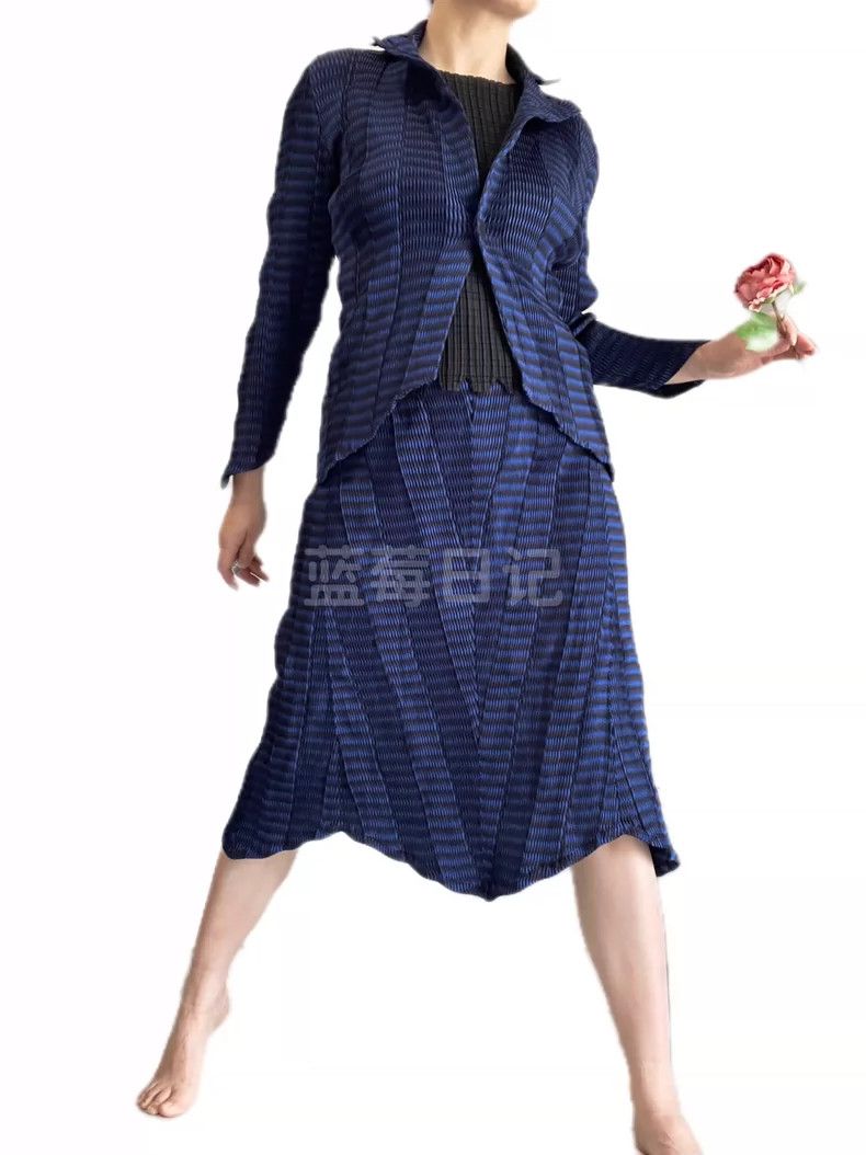 Issey Miyake Issey Miyake size:2 Blue main line 3D stereoscopic pleated Size M / US 6-8 / IT 42-44 - 1 Thumbnail