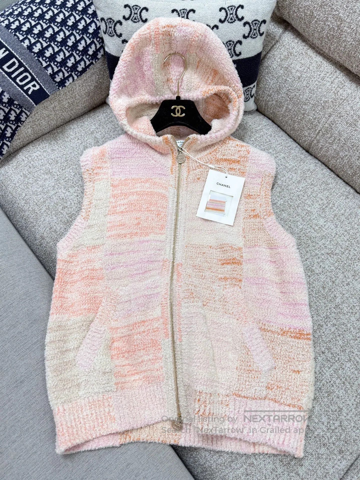 Chanel Chanel 25M Coco Beach Hooded Vest. Size M / US 6-8 / IT 42-44 - 2 Thumbnail