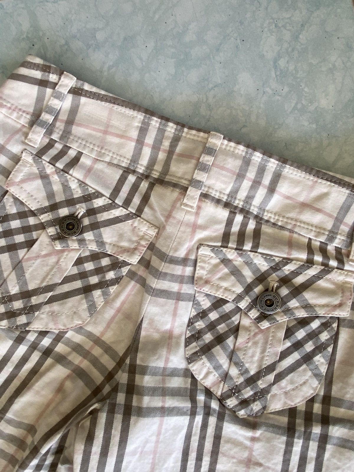 Burberry Burberry Blue Label nova check shorts pink accent stripe. Size 28" / US 6 / IT 42 - 7 Thumbnail