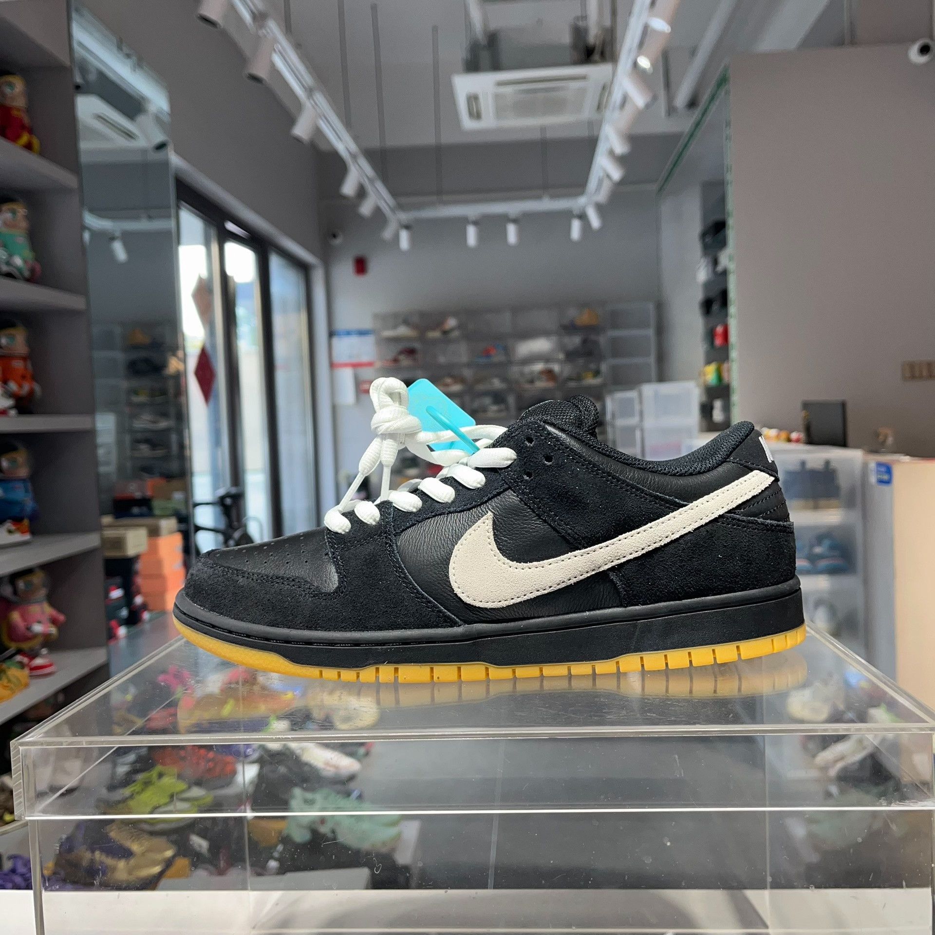 Nike Nike DUNK Black Lowtop Sneakers 44.5 Men Size US 11 / EU 44 - 1 Thumbnail