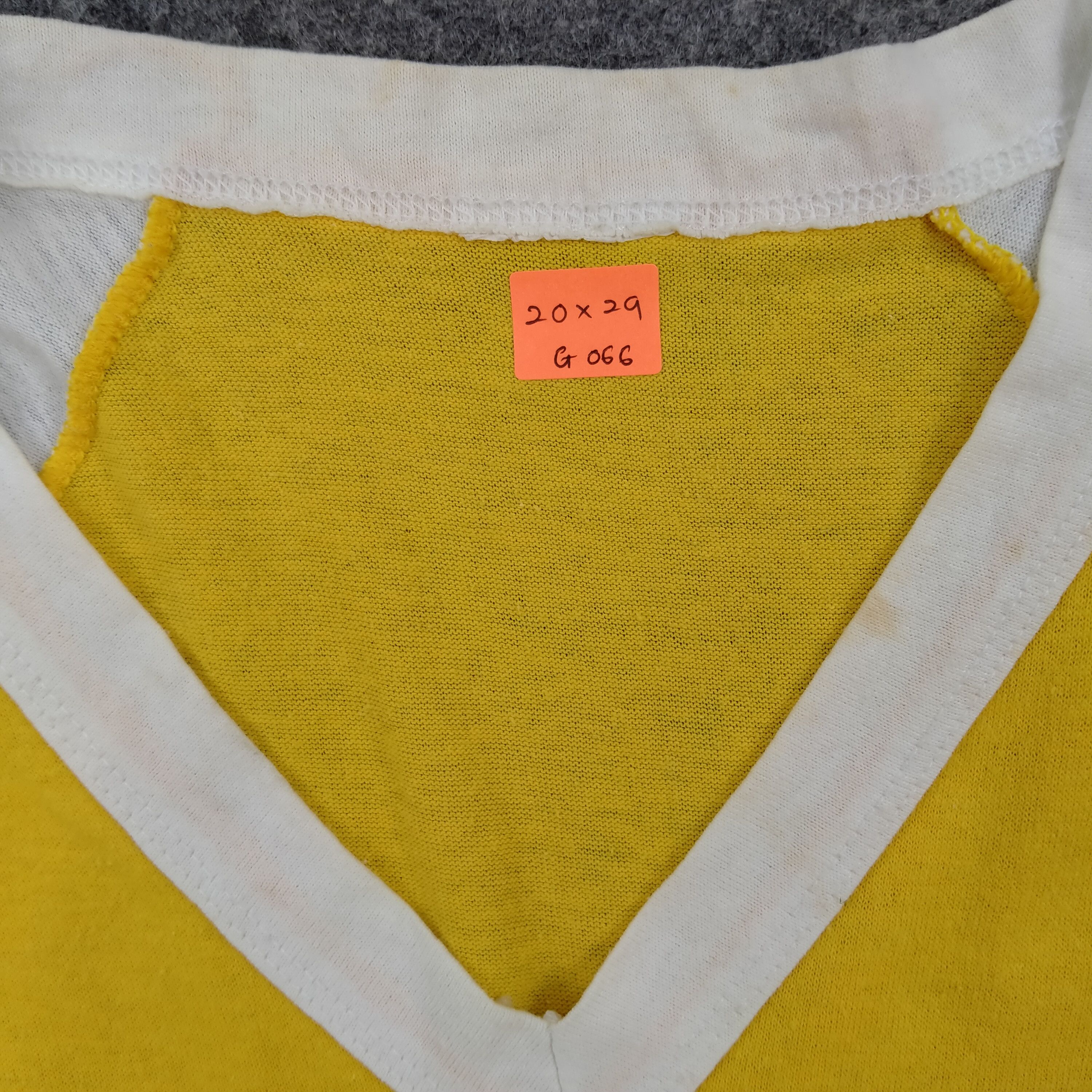 Majestic Vintage Majestic V Neck Medium Tshirt - G066 Size US M / EU 48-50 / 2 - 3 Thumbnail