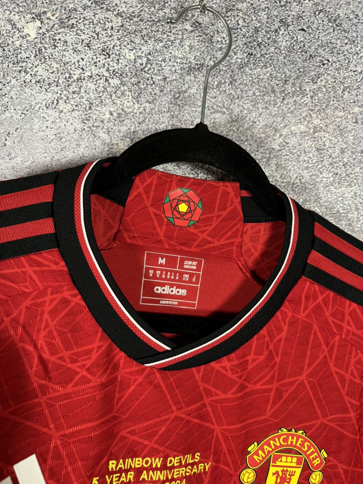 Adidas Manchester United 2023/24 Adidas Jersey Rainbow Devils M sz Size US M / EU 48-50 / 2 - 10 Thumbnail