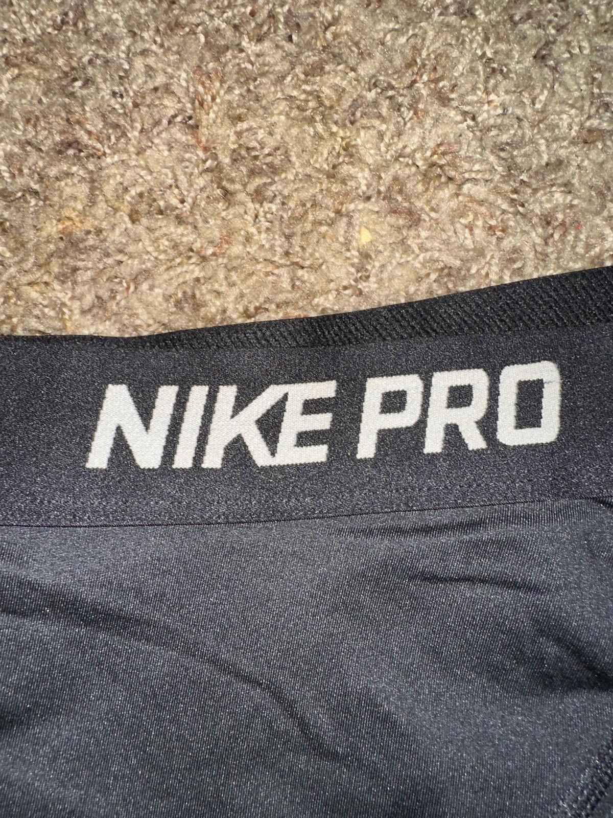 Nike Nike Women's 11.0" Compression Yoga/Gym Black Shorts Size 26" / US 2 / IT 38 - 2 Thumbnail