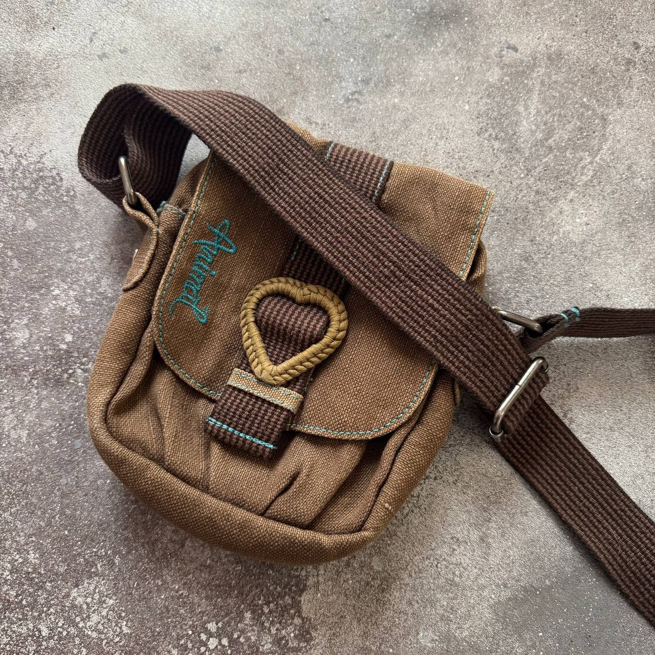20471120 Avant Garde Faded Vintage Crossbody Bag Y2K Size ONE SIZE - 2 Thumbnail