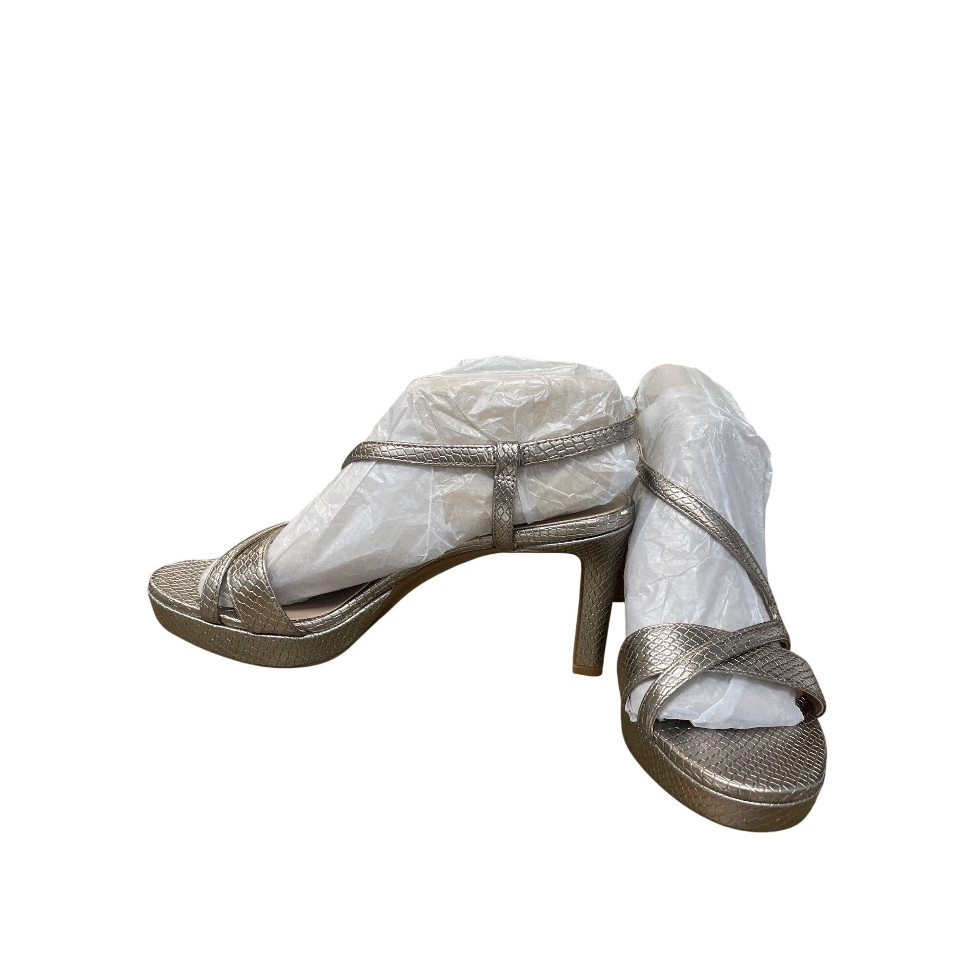 Other Naturalizer Abby Womans Silver diamond pattern Slingback hee Size US 9 / IT 39 - 2 Thumbnail