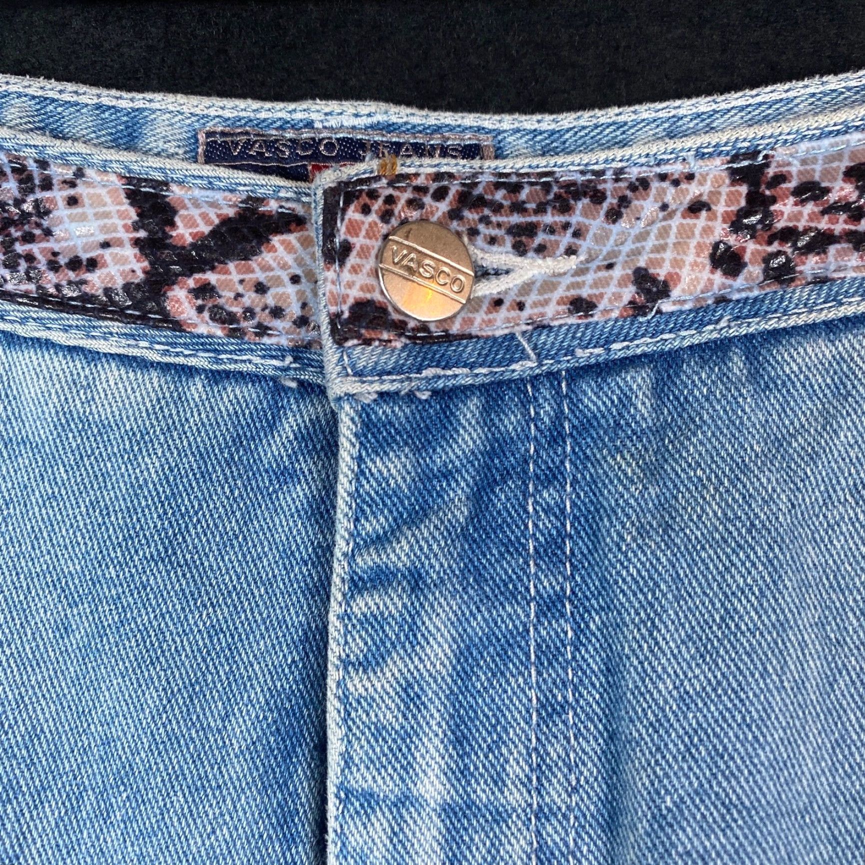 Vintage VINTAGE Vasco Womens Jeans Blue Denim Snake Print Straight Leg 15/16 Jeans Womens 33" Waist High Rise 5-Pocket Denim 100% Cotton Casual Vintage Size 36" / US 14 / IT 50 - 5 Thumbnail