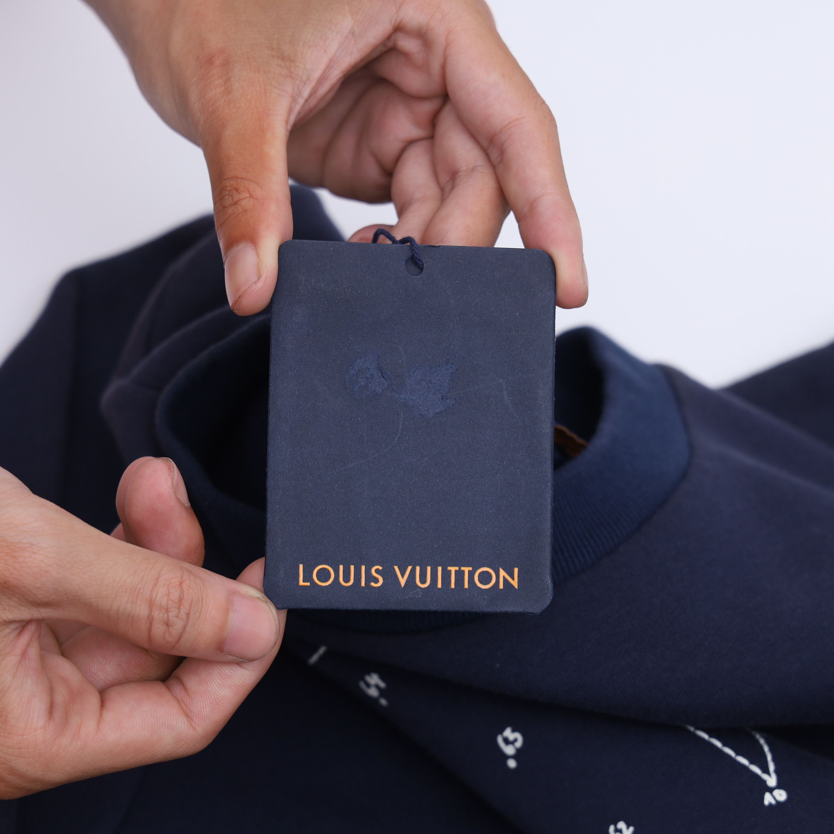 Louis Vuitton LOUIS VUITTON Stitch Print Embroidered Sweatshirt Size US M / EU 48-50 / 2 - 5 Thumbnail