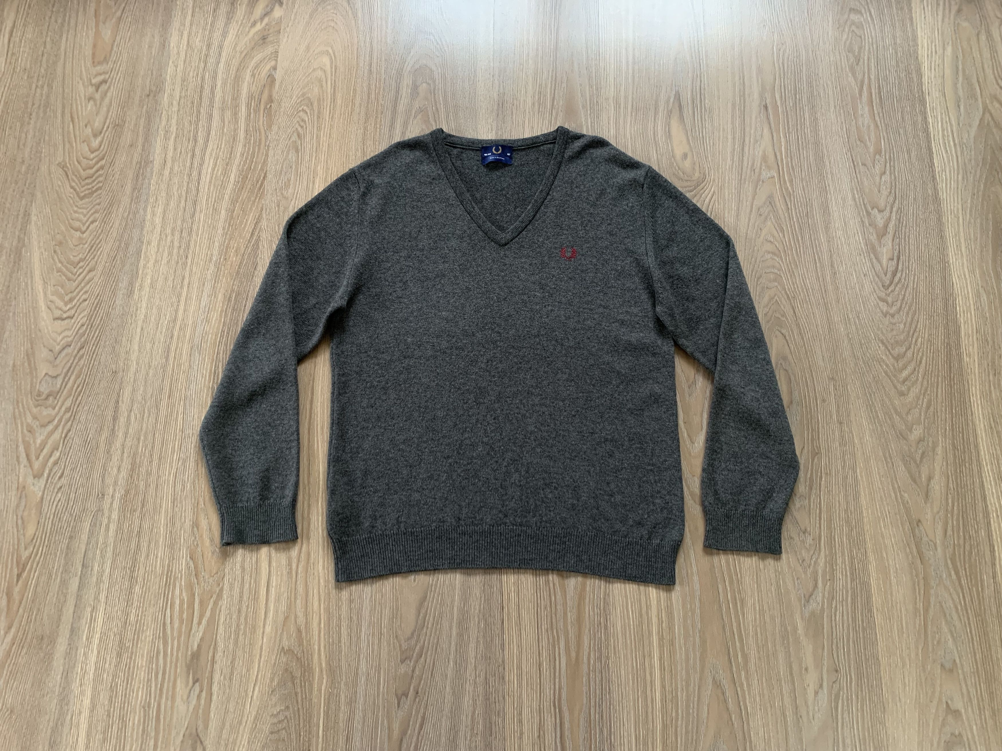 Fred Perry Fred Perry Lambs Wool V Neck Sweater Pullover Size US L / EU 52-54 / 3 - 10 Thumbnail