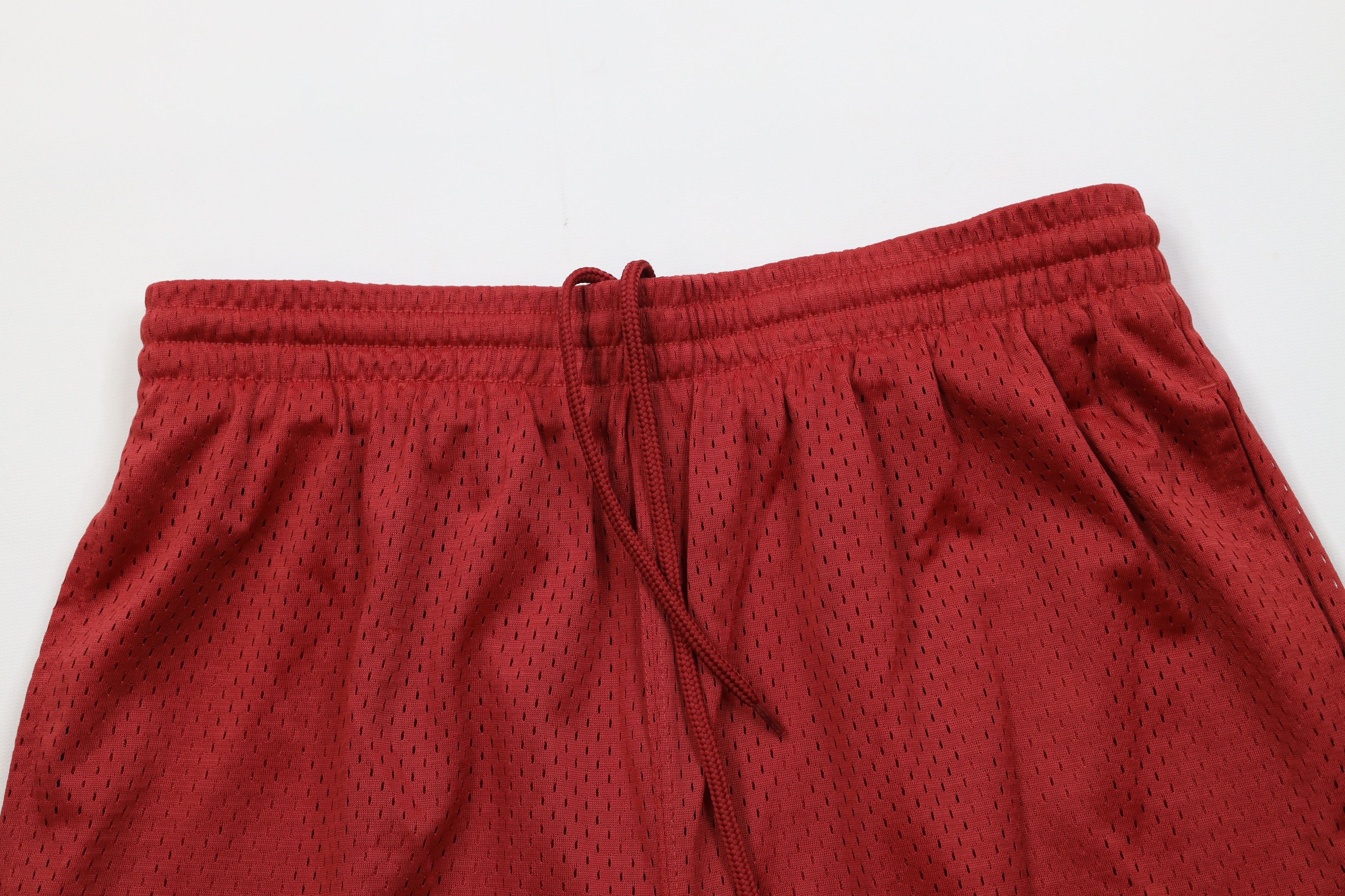 Vintage Vintage NBA Cleveland Cavaliers Basketball Mesh Shorts Red Size US 32 / EU 48 - 2 Thumbnail