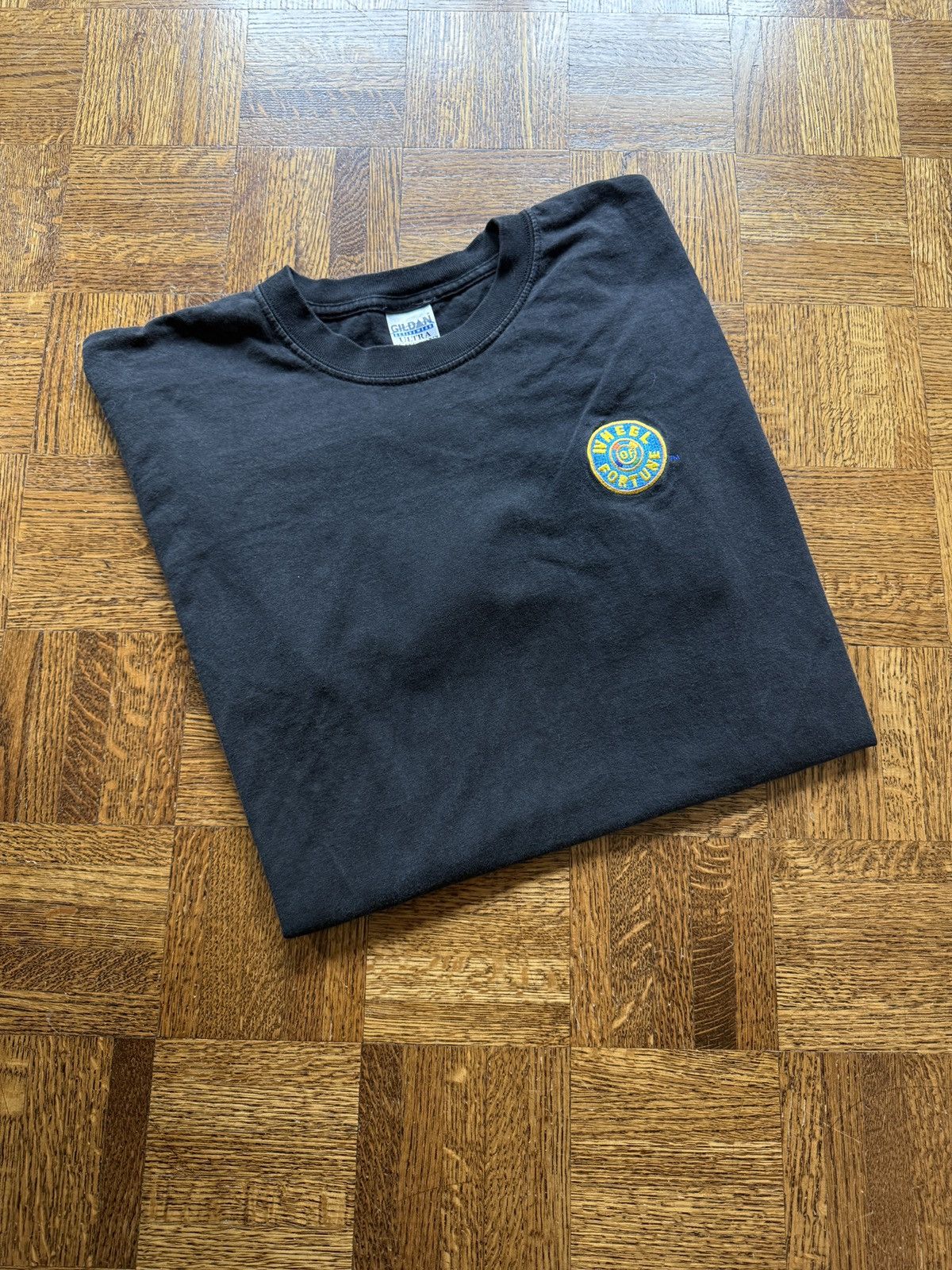 Vintage Vintage Y2K Wheel of Fortune Embroidered Promo Graphic Tee Size US XL / EU 56 / 4 - 1 Thumbnail
