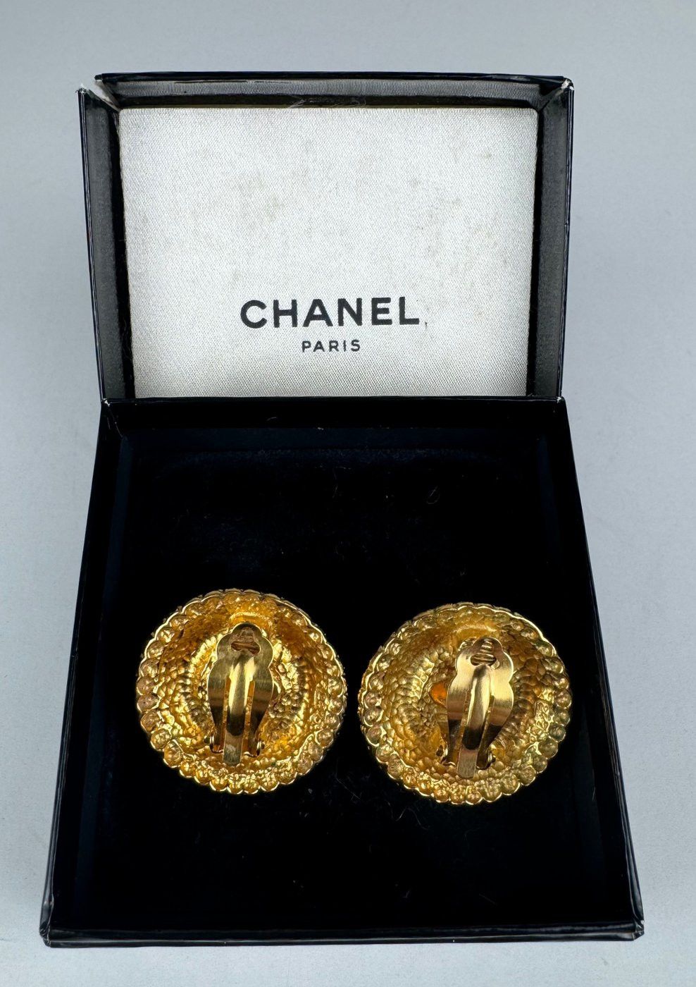 Chanel Chanel Faux Pearl with Gold Plating Sunburst Sides Clip-on Size ONE SIZE - 3 Thumbnail