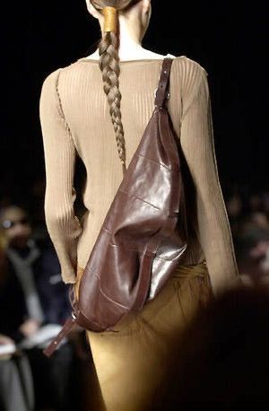 Yves Saint Laurent Yves Saint Laurent - AW/02 - Runway - XL Croissant - Mombasa Size ONE SIZE - 22 Thumbnail