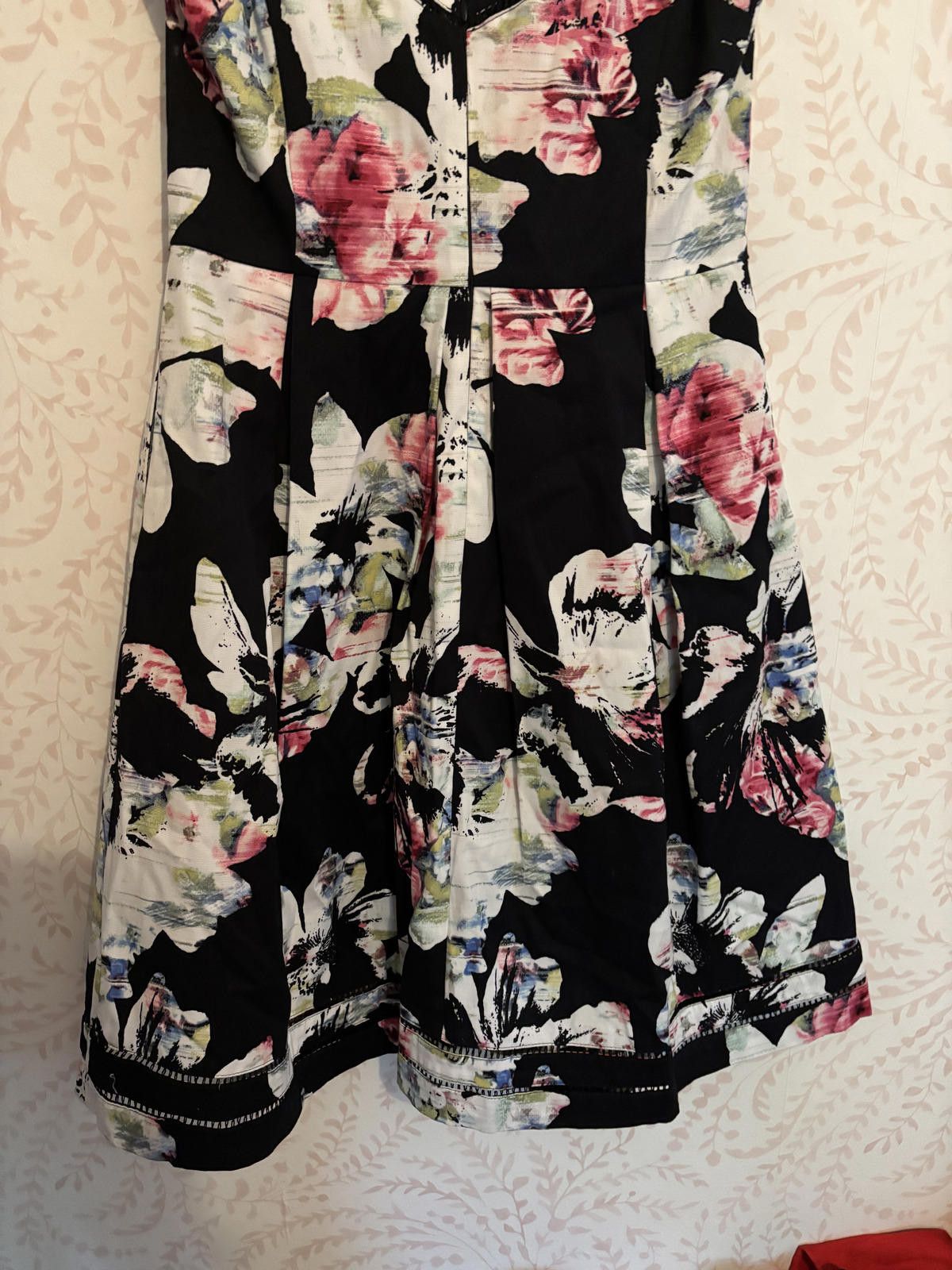 Designer NEW White House Black Market Sleeveless Faille Floral Dress Size S / US 4 / IT 40 - 6 Thumbnail