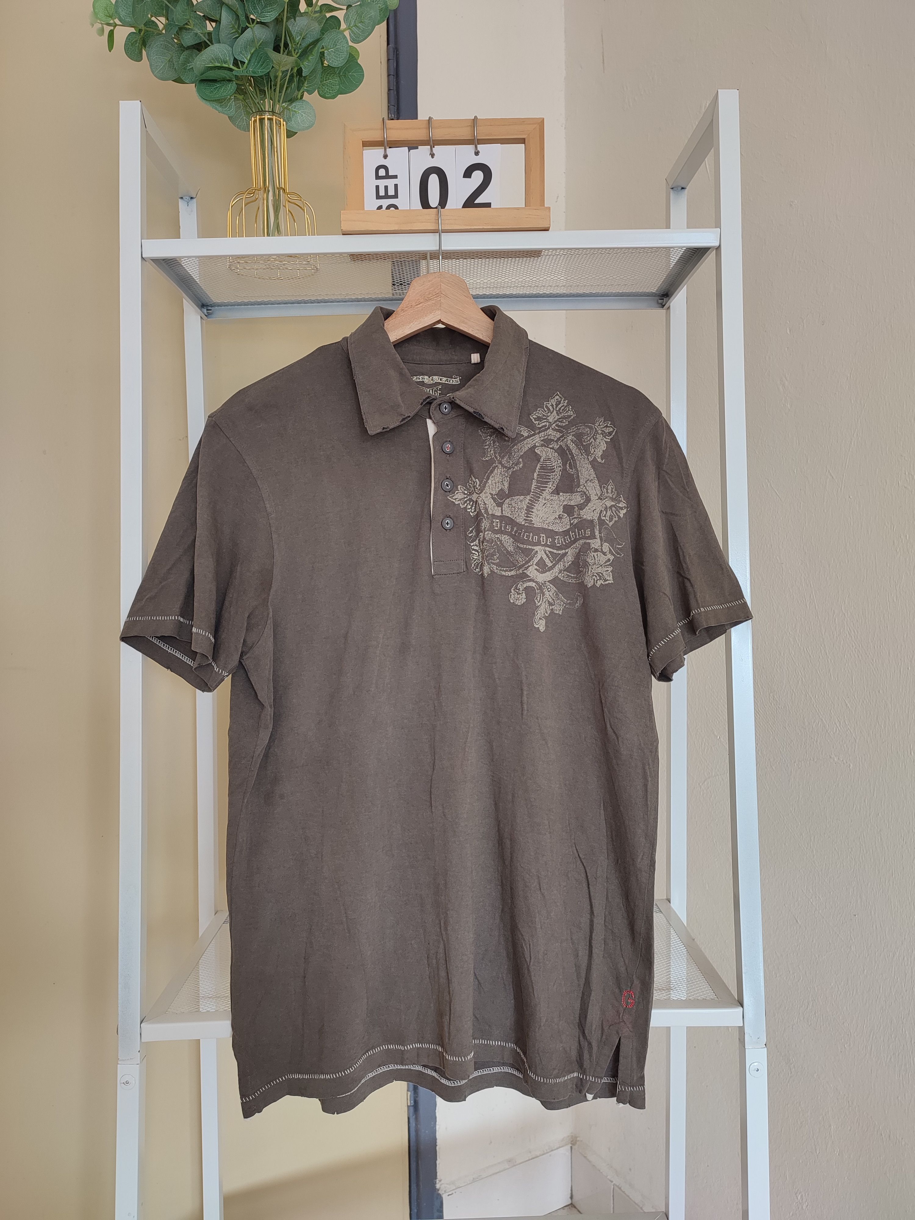 Guess Vintage Guess Cobra Distress Polo Shirt Size US M / EU 48-50 / 2 - 1 Thumbnail