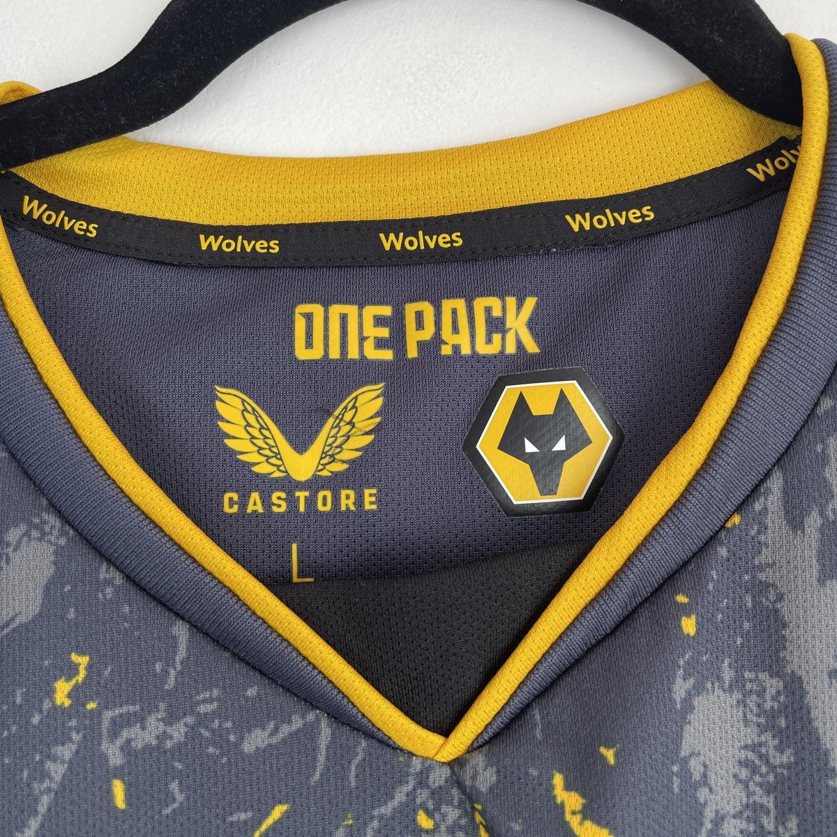 Castore Wolverhampton Adama Traore Away Jersey Shirt 2021/2022 M-L Size US L / EU 52-54 / 3 - 4 Thumbnail