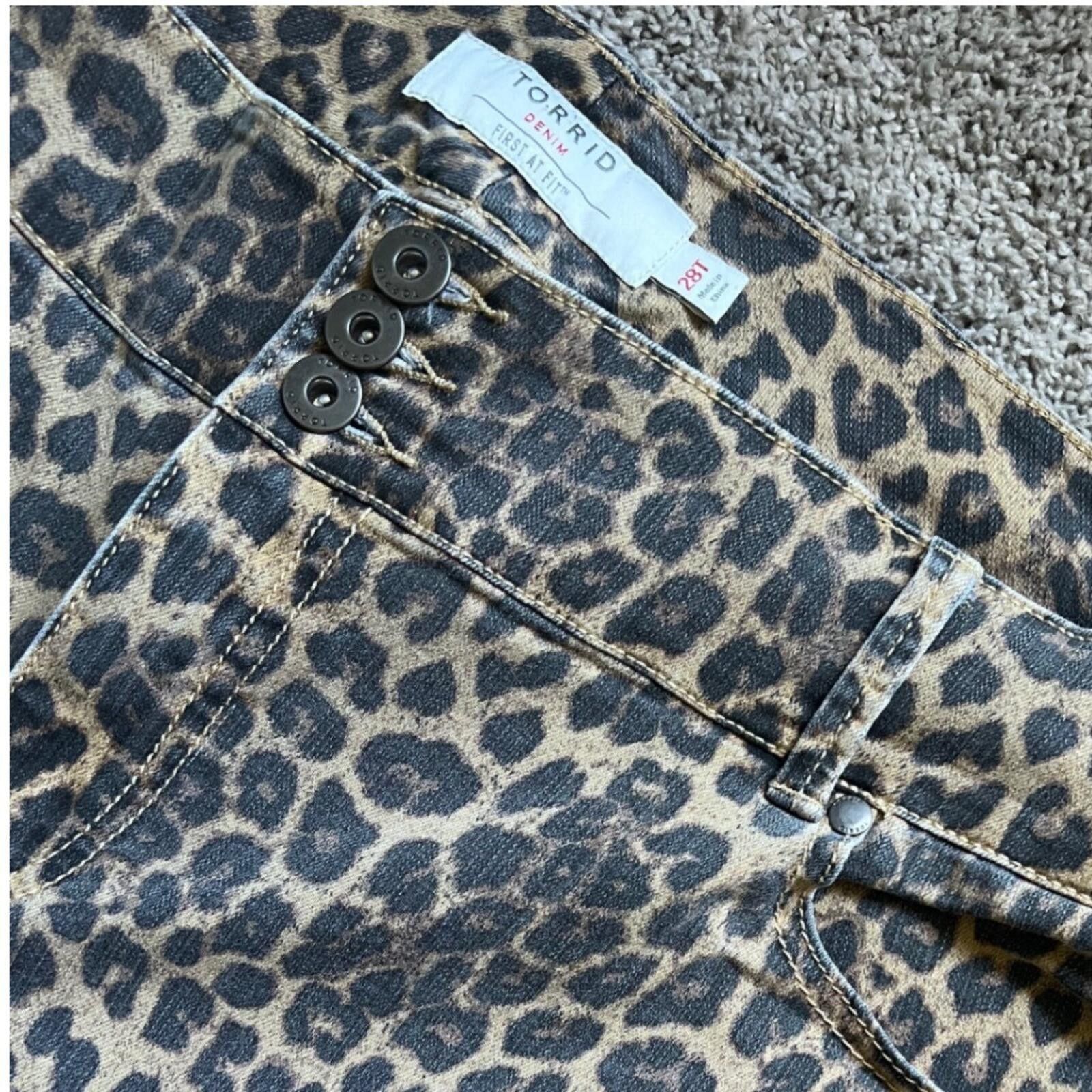 Other Torrid Leopard Print Jeggings Womens 28T High Rise Size 30" / US 8 / IT 44 - 1 Thumbnail