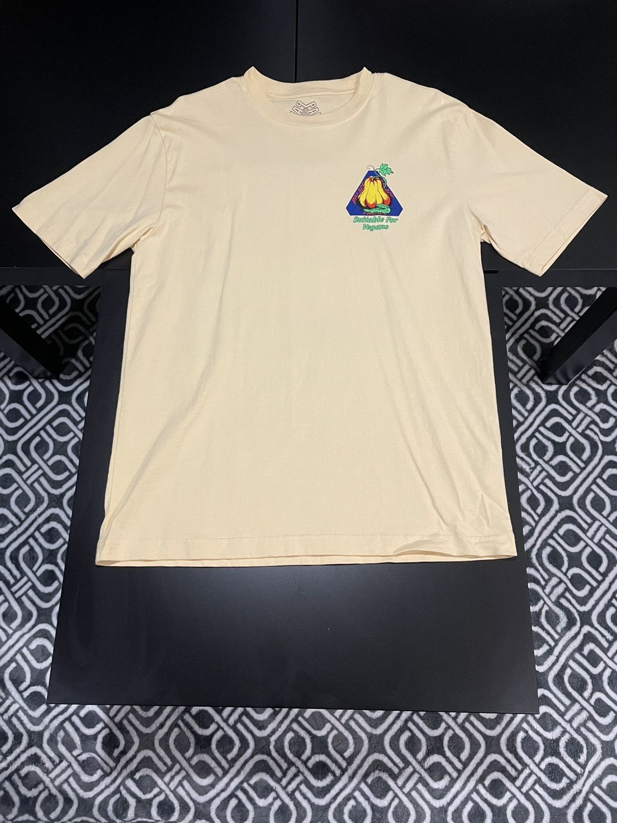 Palace Suitable for vegans Palace t-shirt Size US M / EU 48-50 / 2 - 2 Thumbnail