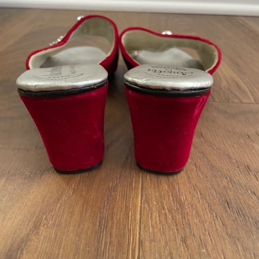 Other 70s Amalfi by Rangoni Red Velvet Open Toe Mules Block Heel 7 Size US 7.5 / IT 37.5 - 4 Thumbnail
