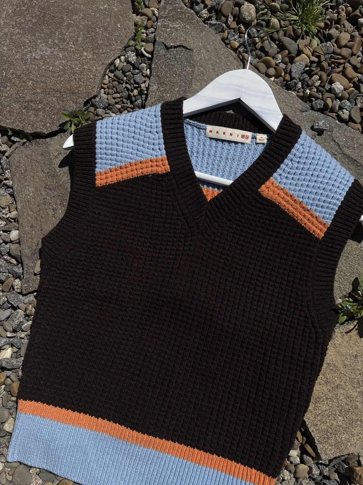 Marni × Uniqlo Marni x UniQlo brown knit vest v-neck sleeveless sweater Size S / US 4 / IT 40 - 4 Thumbnail
