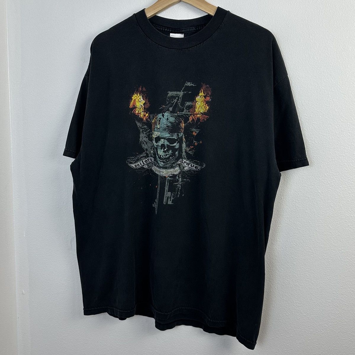 Disney Disney Pirates Of The Caribbean T Shirt XL Sailors Grave Size US XL / EU 56 / 4 - 2 Thumbnail