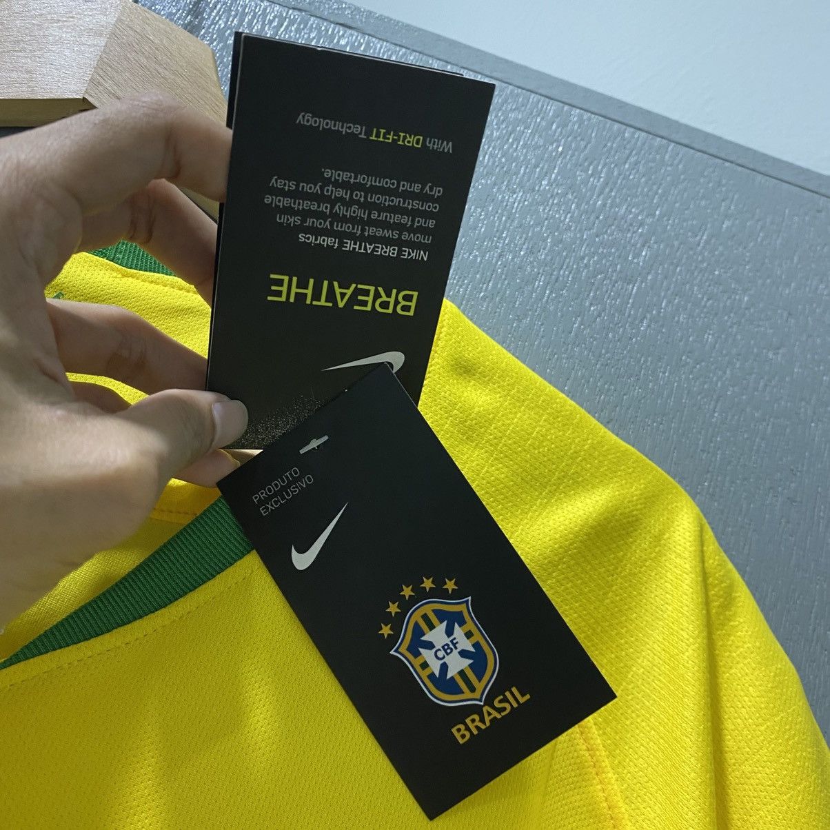 Nike 2018 Brazil Neymar Home Kit NWT Size US L / EU 52-54 / 3 - 12 Thumbnail