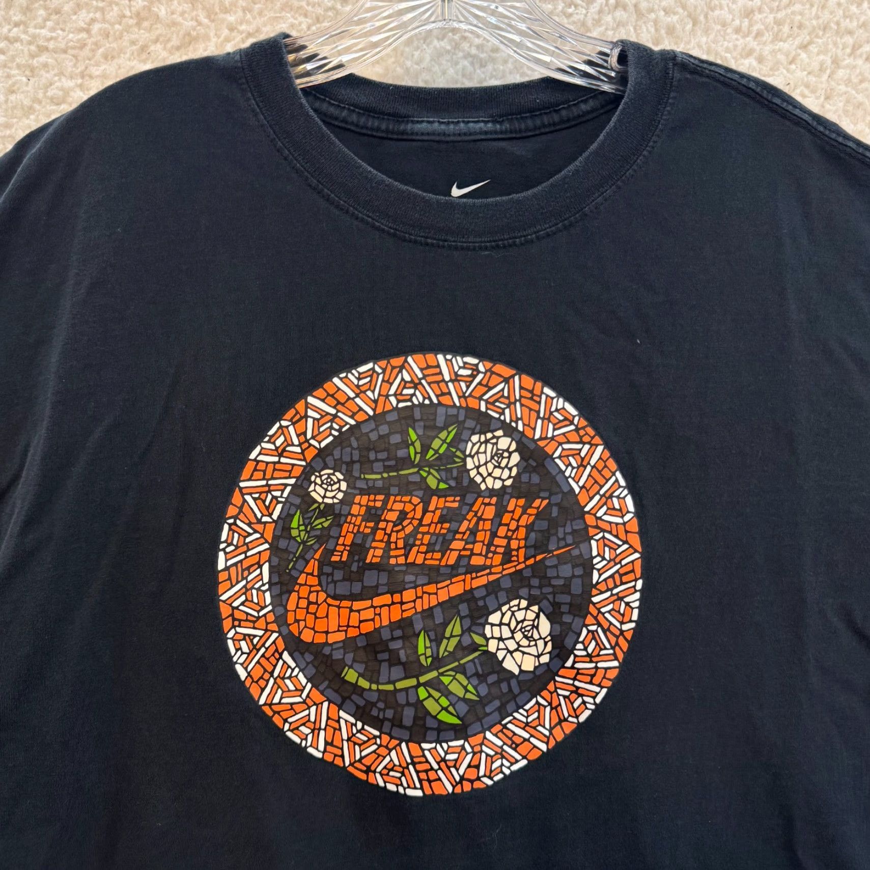 Nike VINTAGE Nike Tee Freak Shirt XL Mens Black Graphic Swoosh Logo Rose Streetwear Size US XL / EU 56 / 4 - 3 Thumbnail