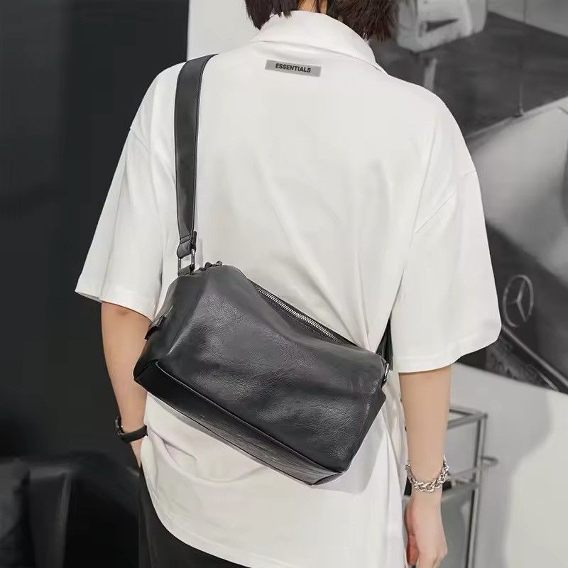 Leather Soft Leather Messenger Bag Size ONE SIZE - 1 Thumbnail