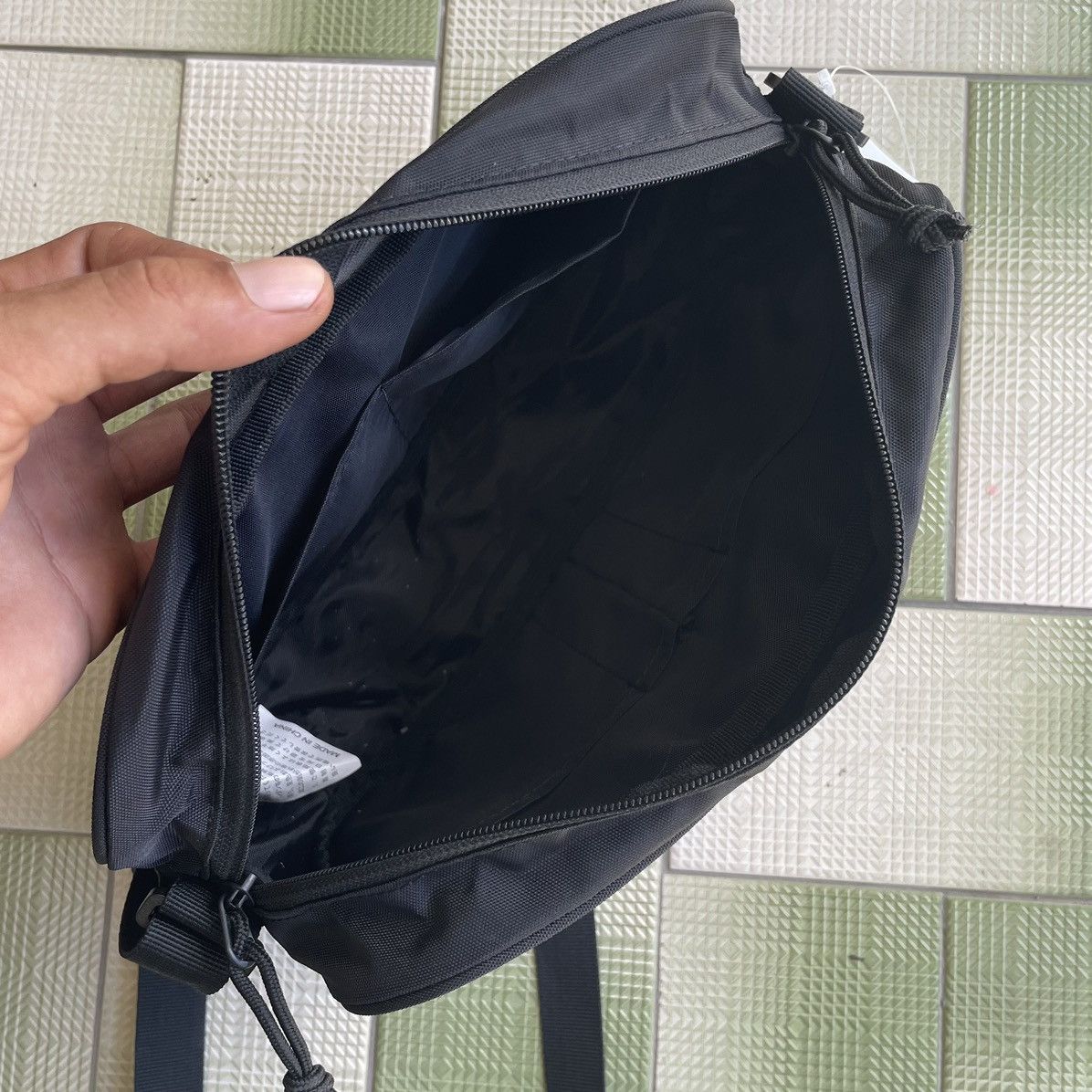 Designer ❗️RARE Goldfish Kiss by Rebekah Steen Sling Bag/Crossbody Size ONE SIZE - 6 Thumbnail
