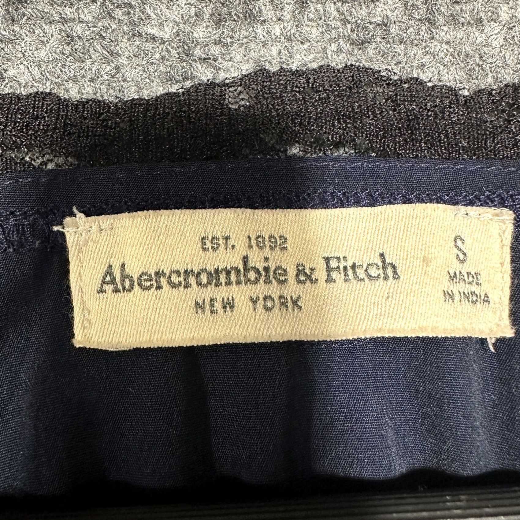 Abercrombie & Fitch Abercrombie & Fitch Blouse Womens S Navy Blue Faux Wrap Long Sleeve V Neck Size S / US 4 / IT 40 - 5 Thumbnail