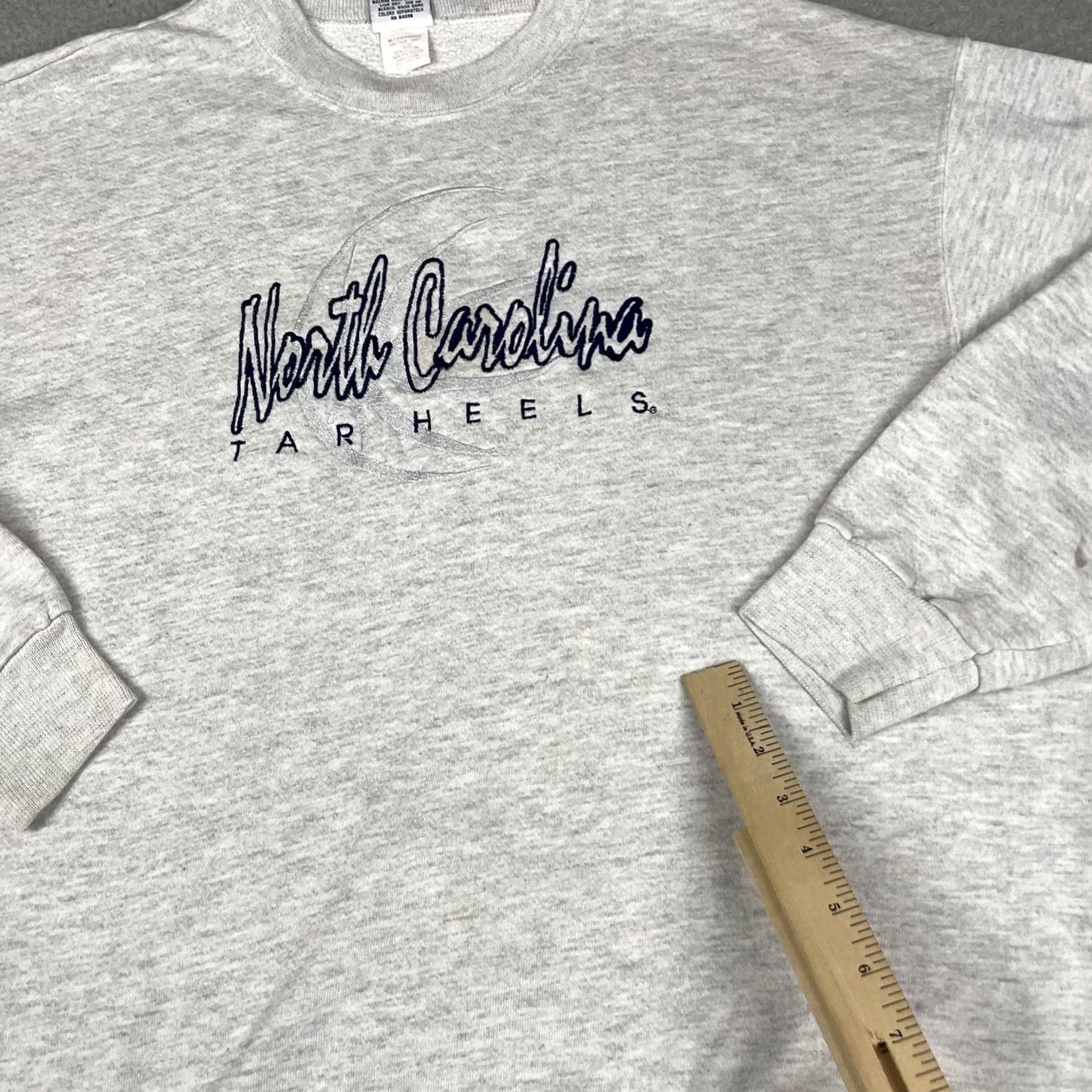 Logo Athletic VINTAGE North Carolina Sweatshirt Unisex Adults L Gray Tarheels Embroidered College Logo Athletic Crew Neck Pullover 90s Sports University USA Hip Hop Size US L / EU 52-54 / 3 - 6 Thumbnail