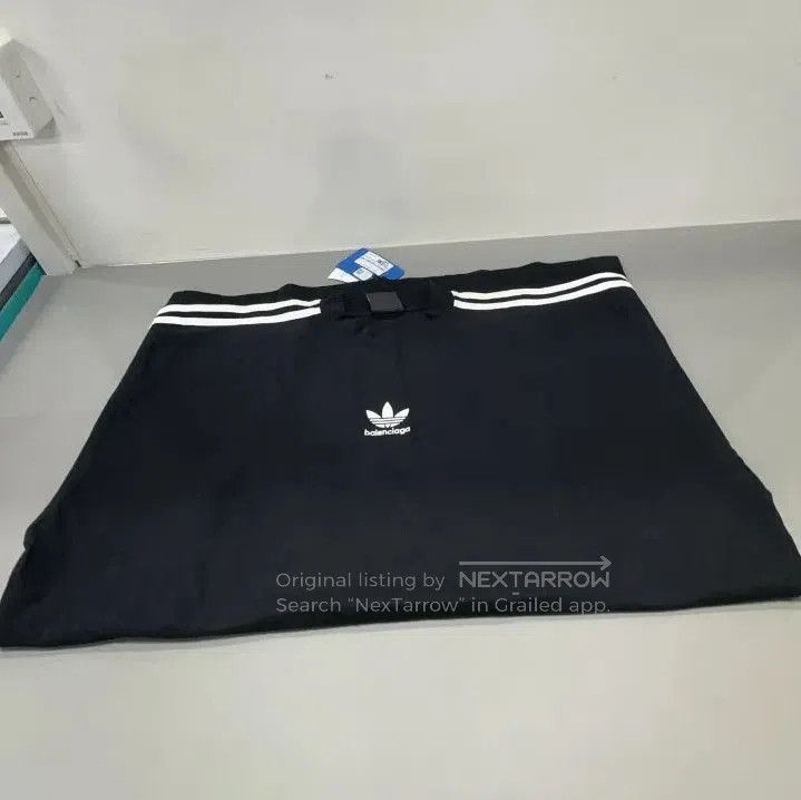 Balenciaga Balenciaga x Adidas Logo Print Black T. Size US L / EU 52-54 / 3 - 7 Thumbnail