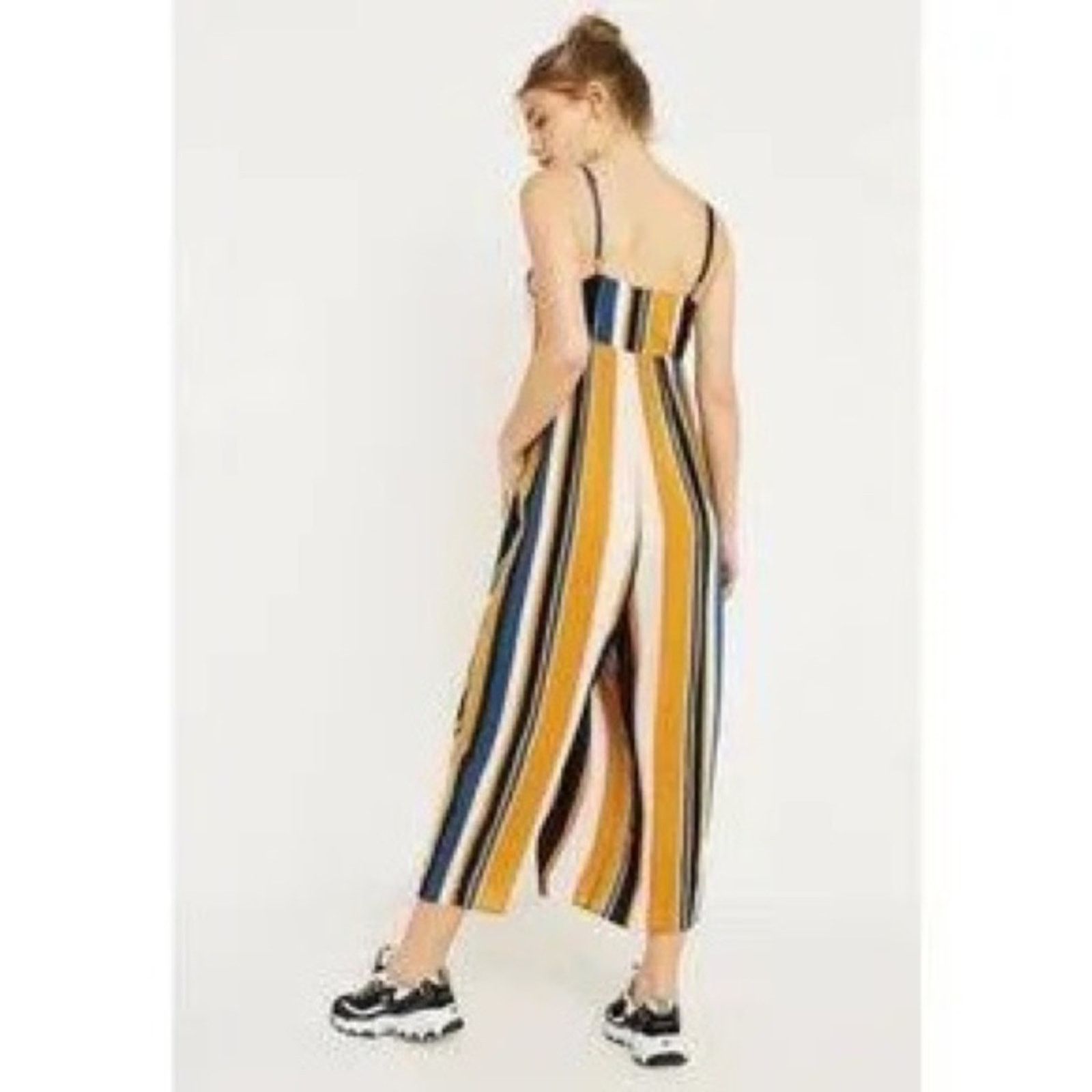 Urban Outfitters Urban Outfitters Tootsie Button-Down Crop Jumpsuit M Size 32" / US 10 / IT 46 - 14 Thumbnail