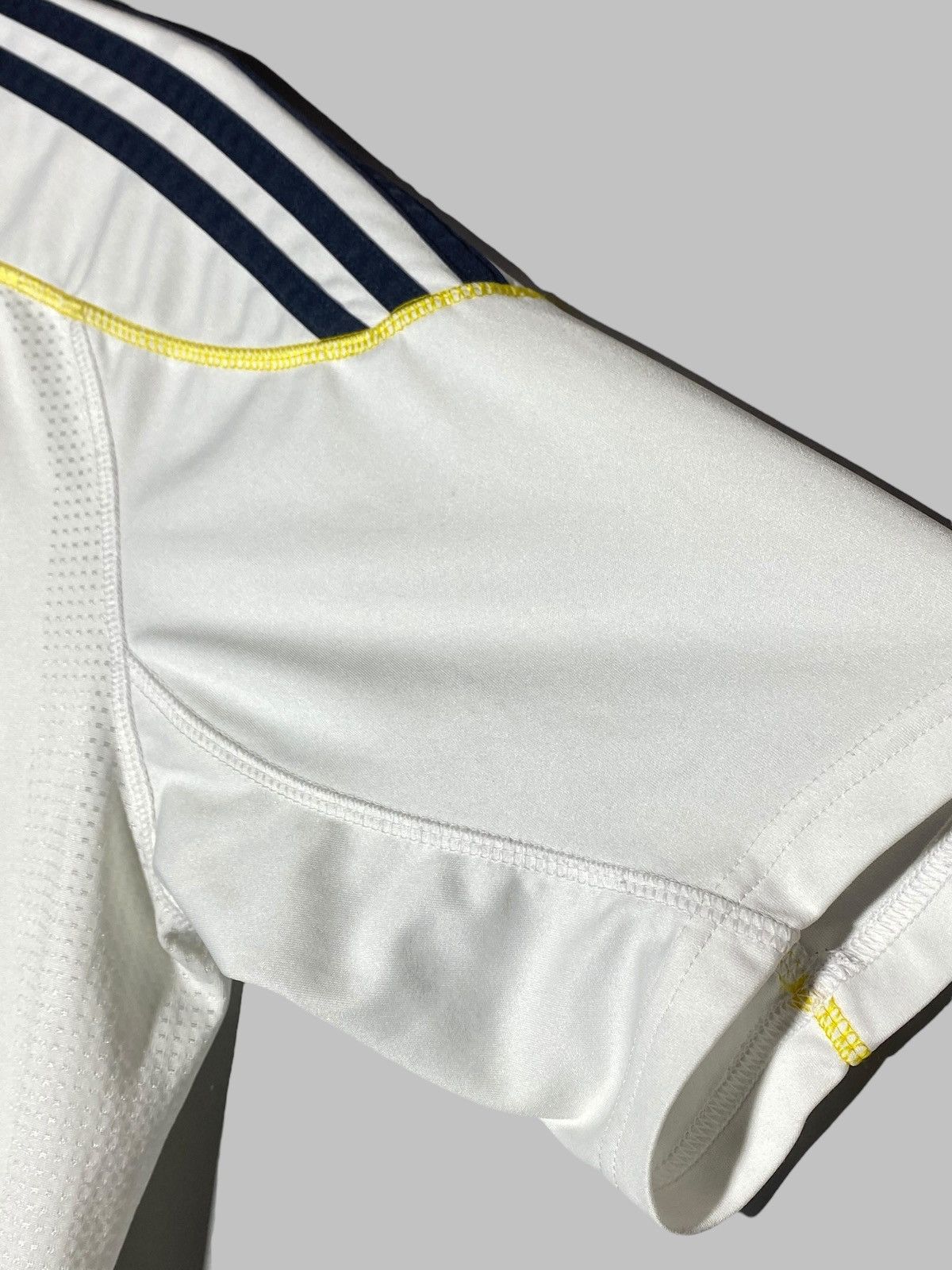 Adidas #9 Ronaldo Real Madrid 2009 Adidas Soccer Jersey Size US M / EU 48-50 / 2 - 9 Thumbnail