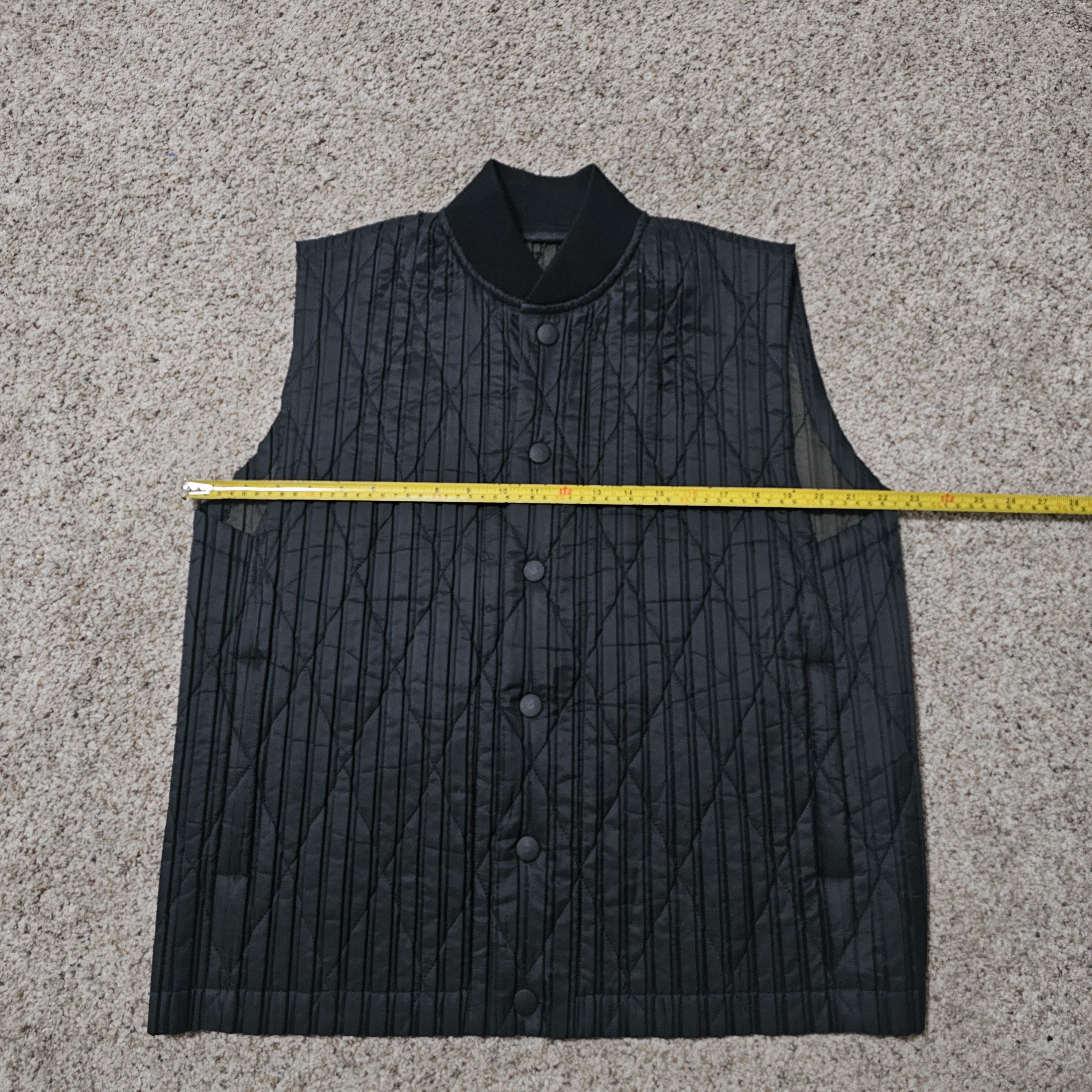Issey Miyake Homme Plissé Issey Miyake Black Padded Pleats Vest Size 2/M Size US M / EU 48-50 / 2 - 9 Thumbnail