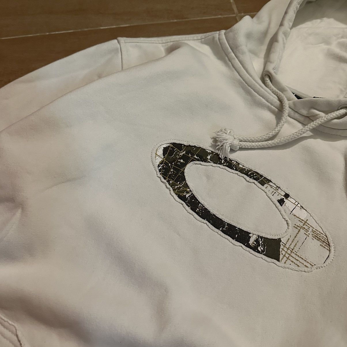 Oakley Rare Y2K Oakley Hoodie Size US L / EU 52-54 / 3 - 5 Thumbnail