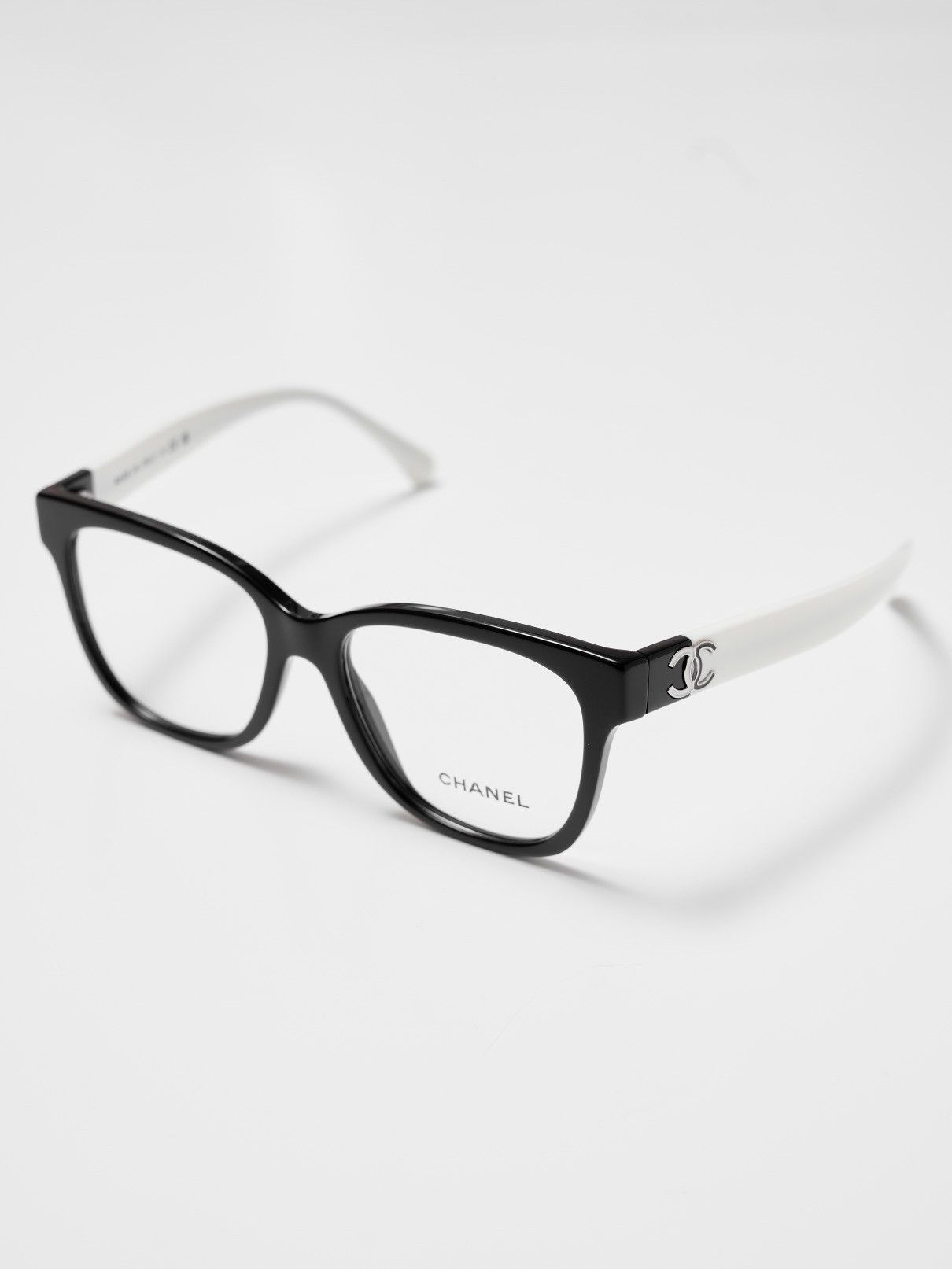 Chanel CHANEL 0CH3472 1656 BLACK WHITE Size ONE SIZE - 1 Thumbnail