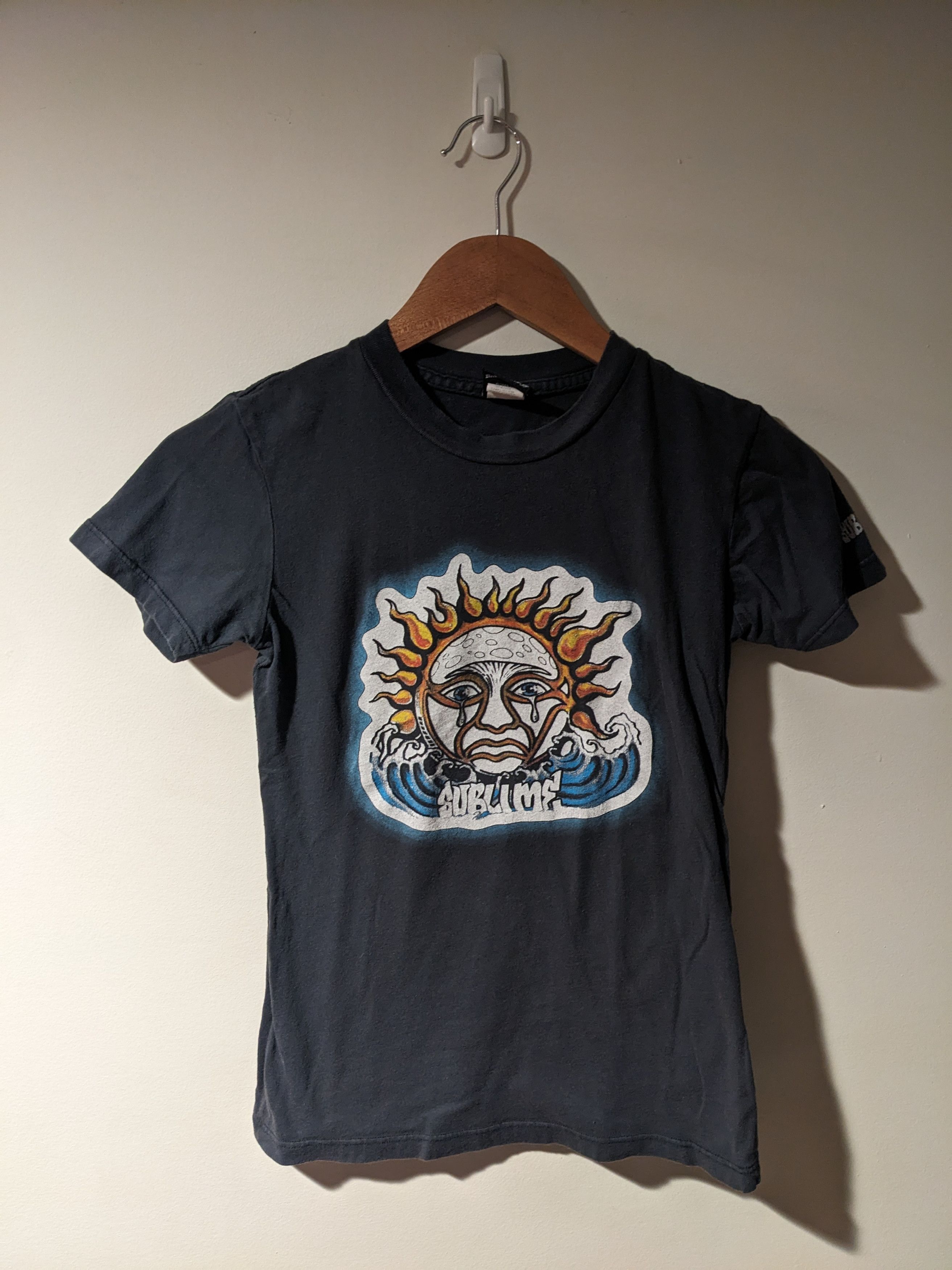 Band Tees × Vintage Vintage 2005 Sublime Logo Band Music Dragonfly Small T-Shirt Size S / US 4 / IT 40 - 1 Thumbnail