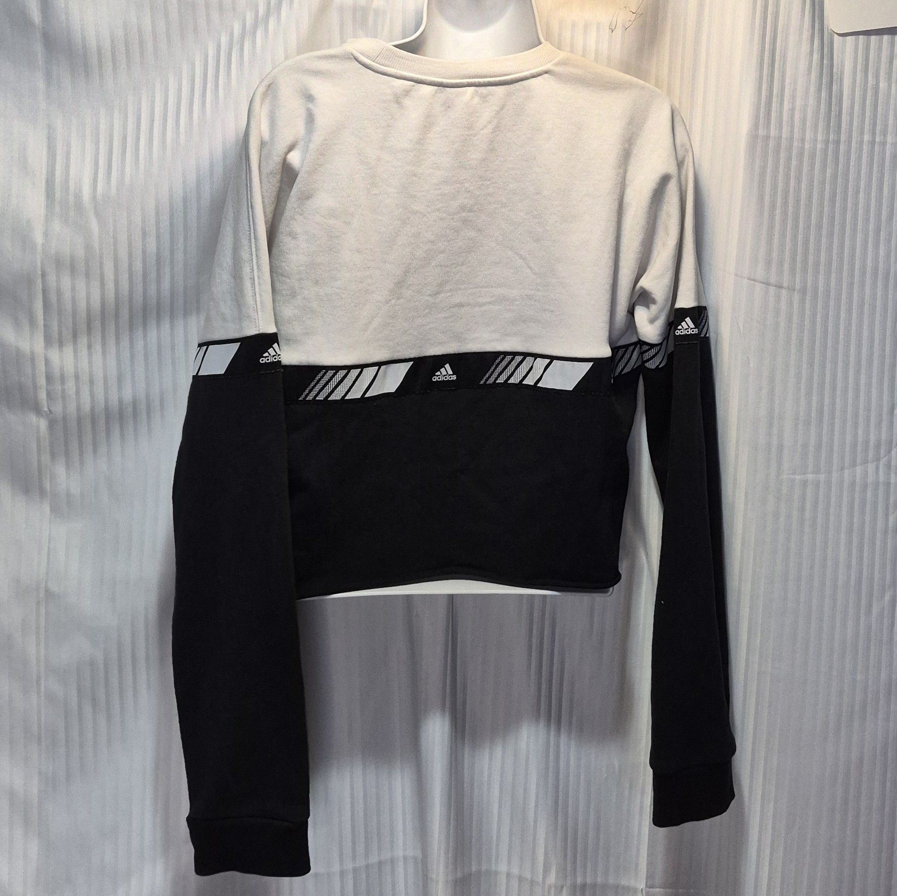 Adidas adidas XS Two-Tone Cropped Sweatshirt - Black & White Size XS / US 0-2 / IT 36-38 - 5 Thumbnail