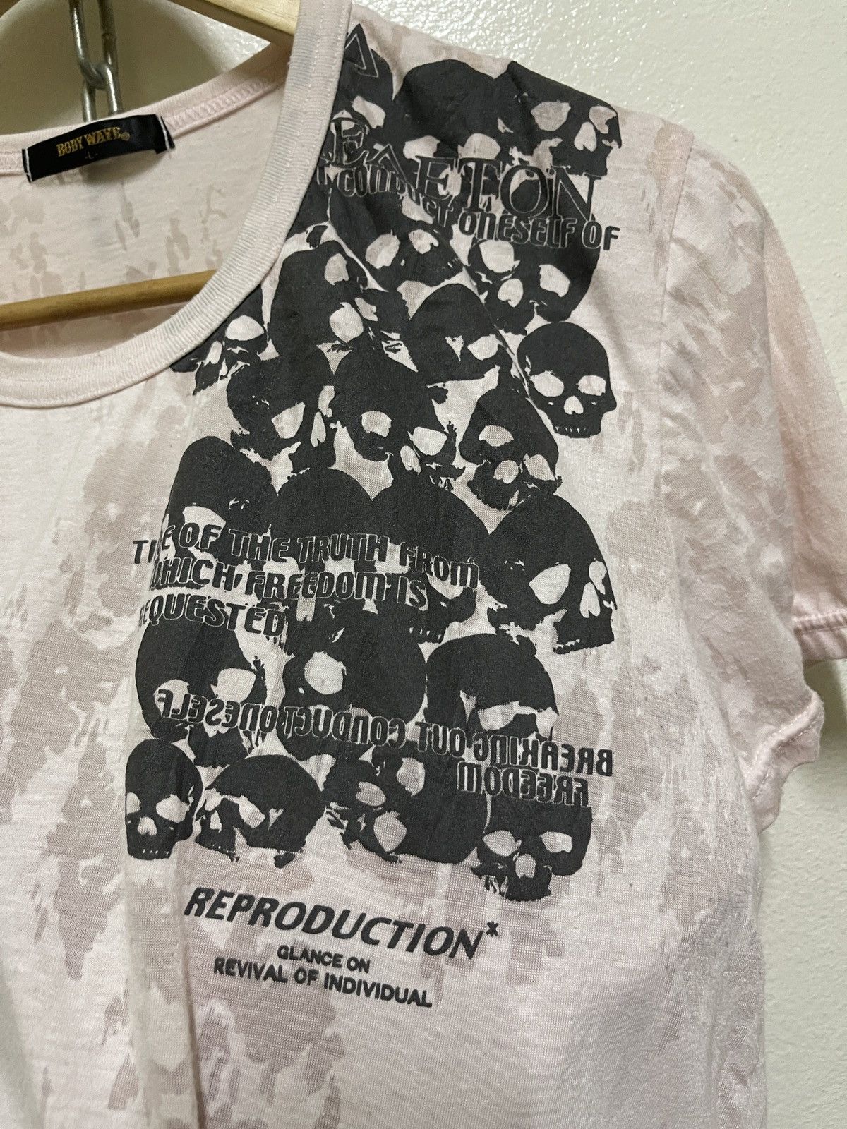Japanese Brand Body Wave Skull Print T Shirt Size US L / EU 52-54 / 3 - 7 Thumbnail