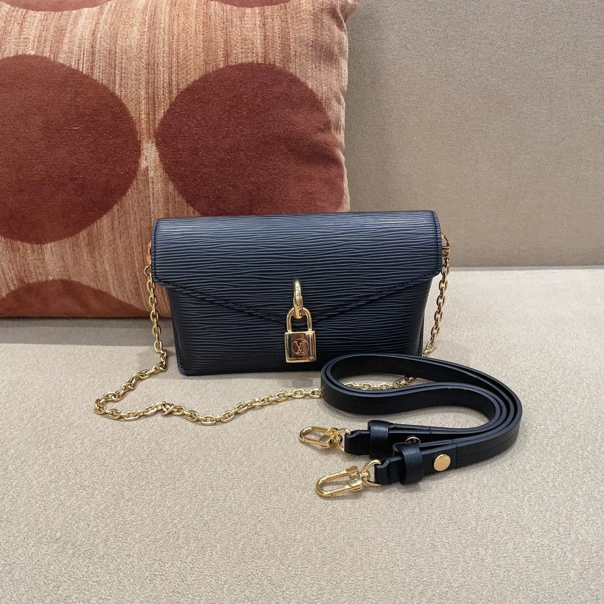 Louis Vuitton Pre-loved Bag Very good condition Size ONE SIZE - 1 Thumbnail