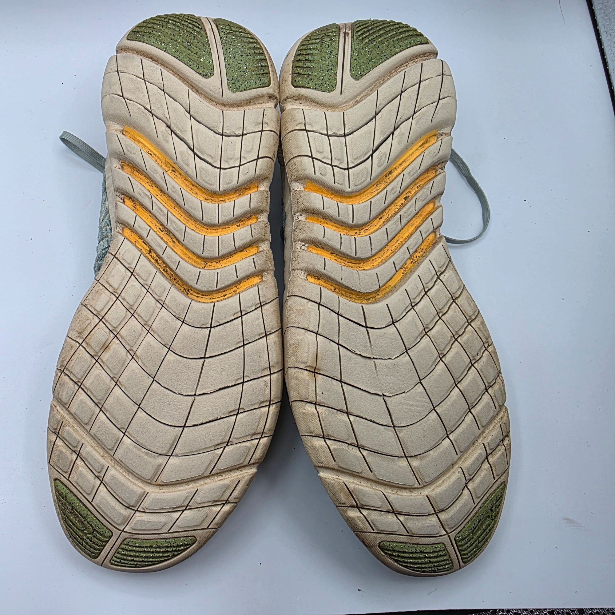 Nike Nike Free Run 5.0 Stream Olive Aura Mens Size 9 Athletic Sho Size US 9 / EU 42 - 7 Thumbnail